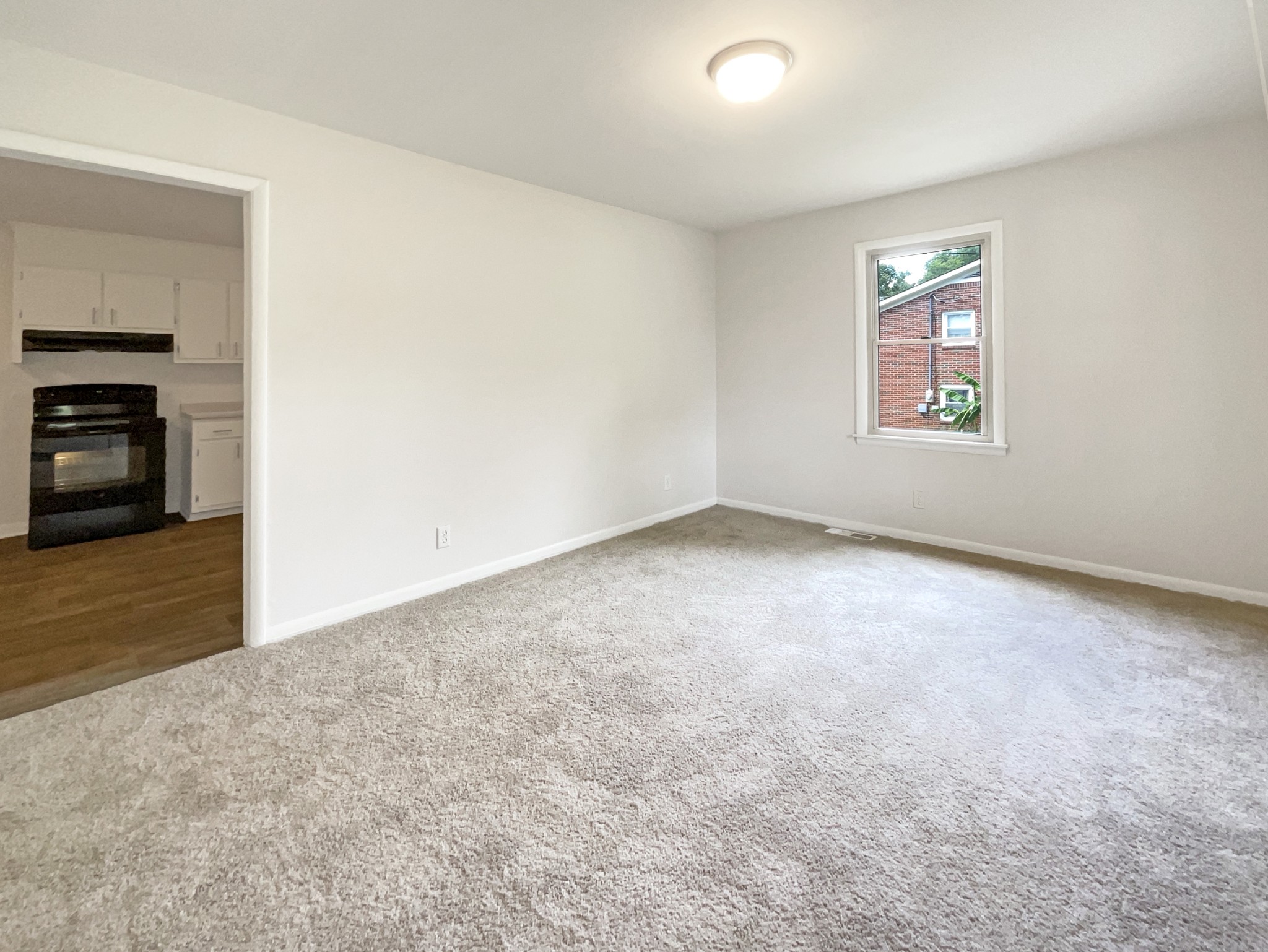 733 Sanders St Property Photo 10