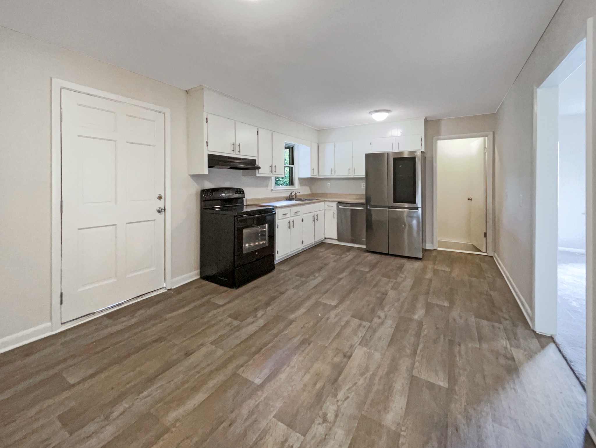 733 Sanders St Property Photo 11