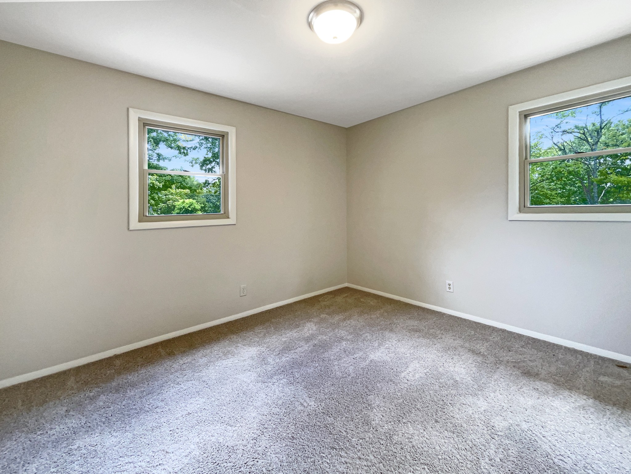 733 Sanders St Property Photo 14