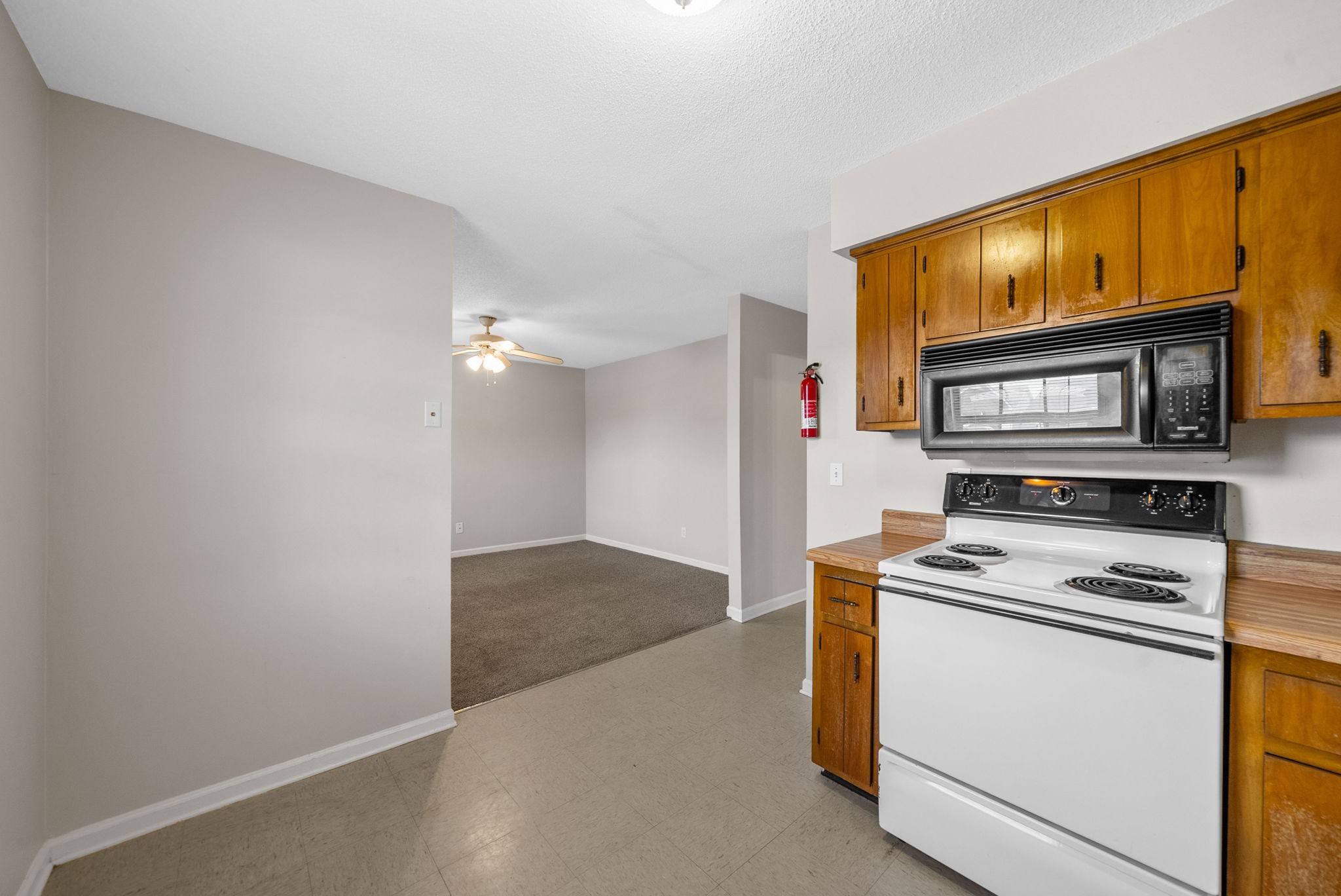 1375 Thompsonville Lane Property Photo 10
