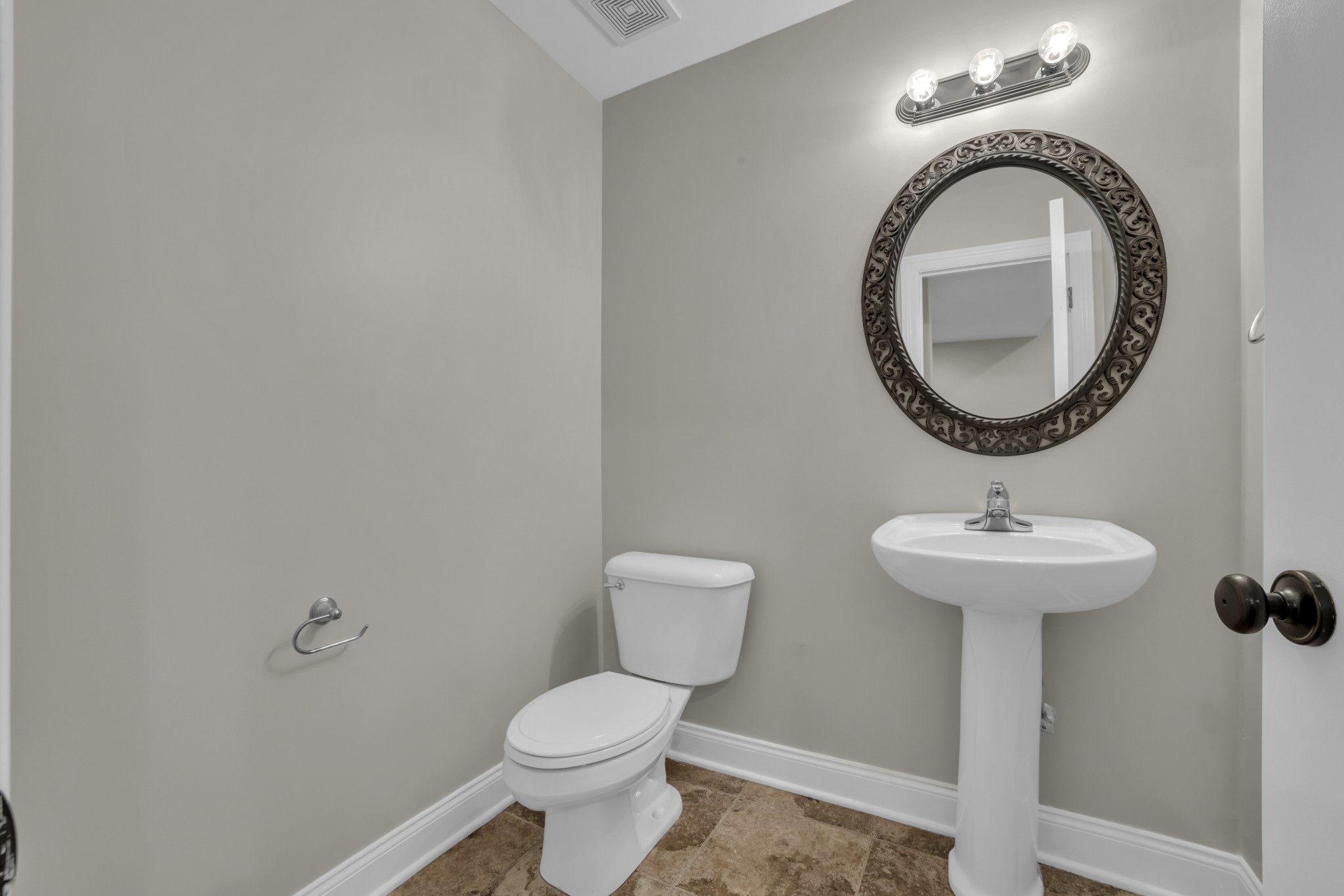 2848 Carriage Way Property Photo 34
