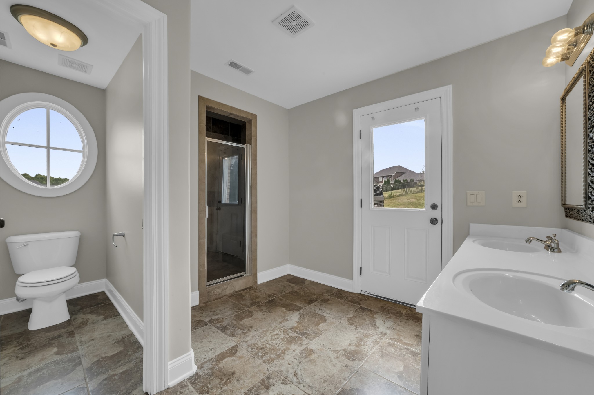 2848 Carriage Way Property Photo 36