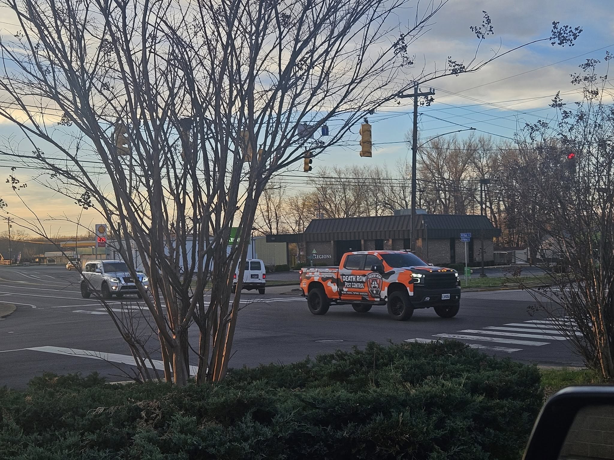 8 S Walnut St Property Photo 3