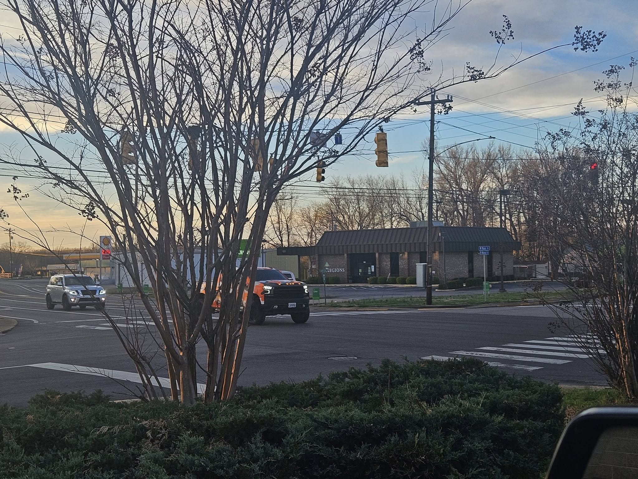 8 S Walnut St Property Photo 4