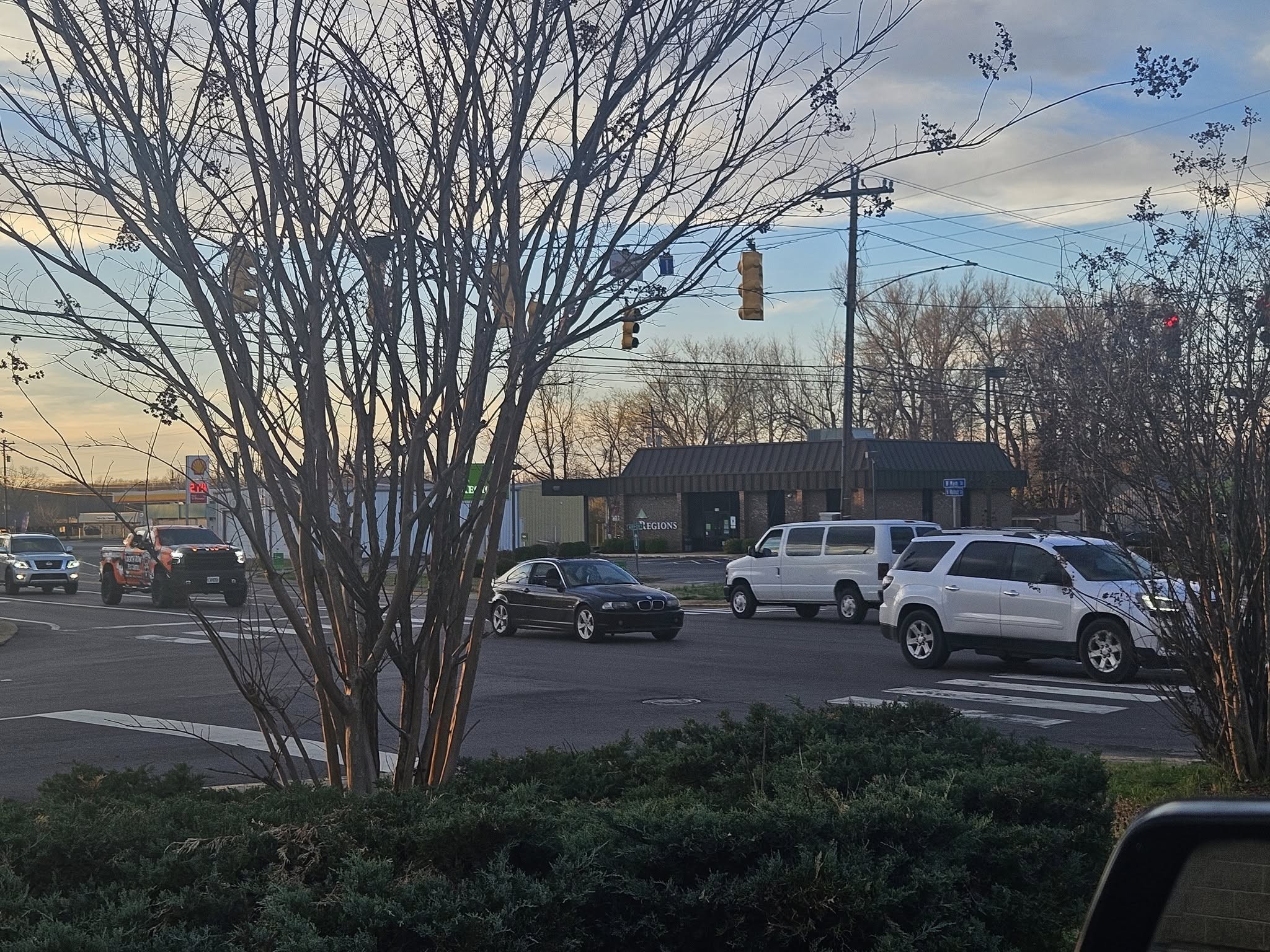 8 S Walnut St Property Photo 5