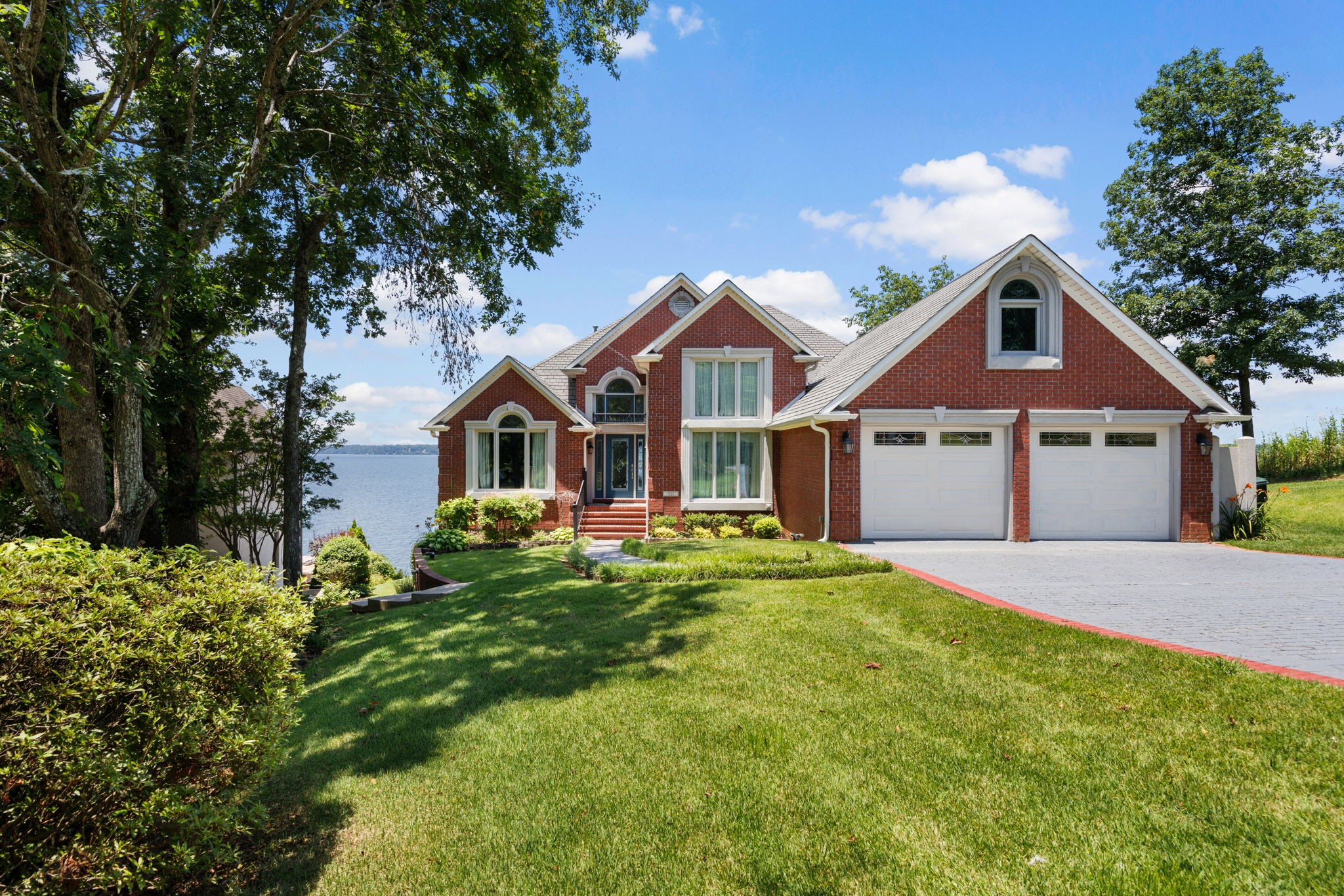 521 Wilson Lake Dr Property Photo