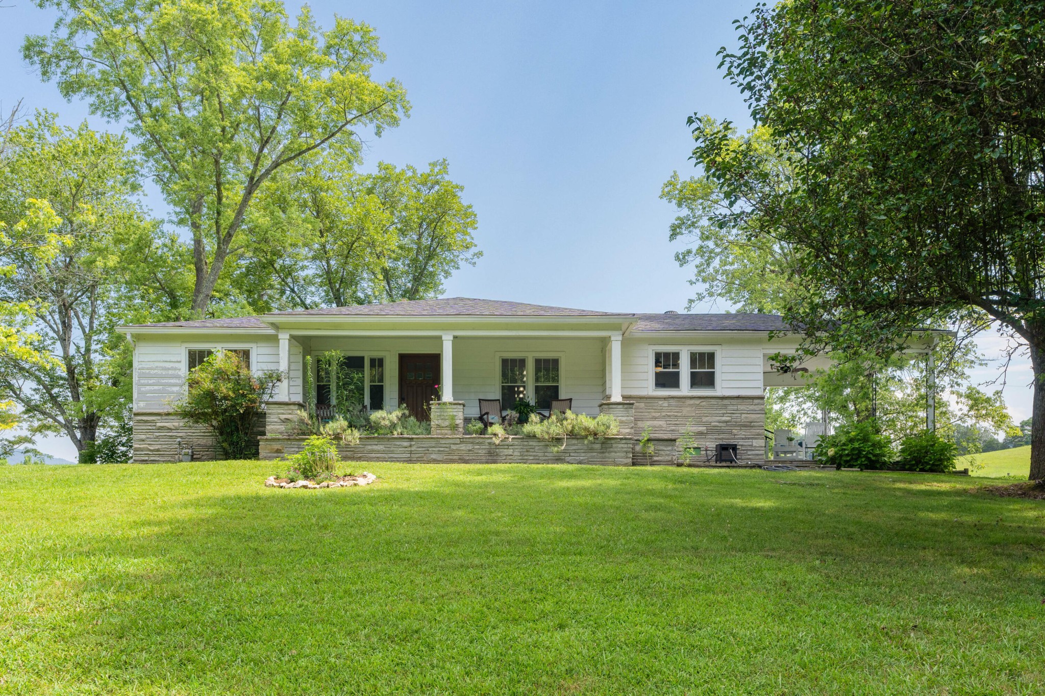 919 John Burch Road Property Photo 1