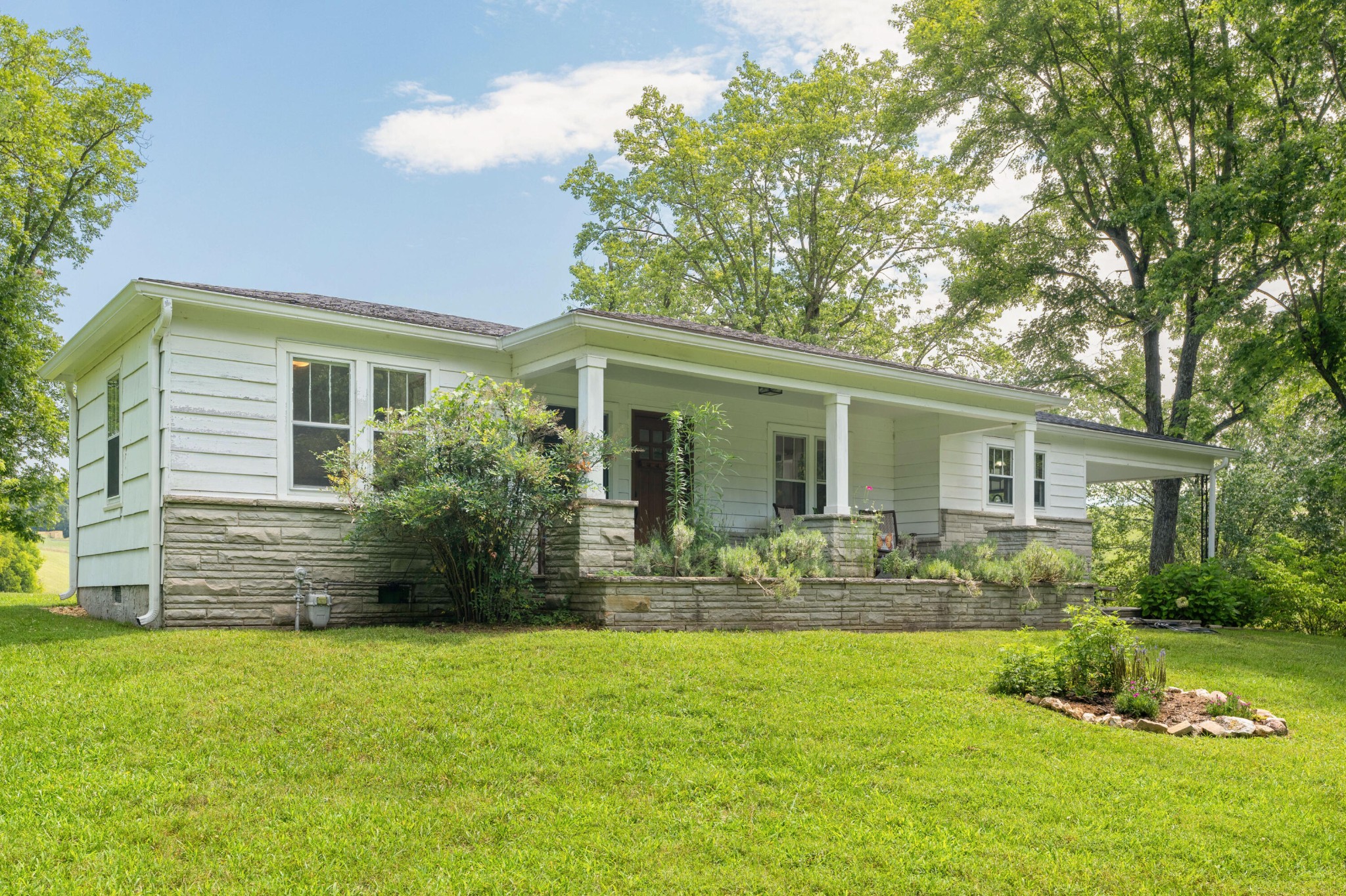 919 John Burch Road Property Photo 3