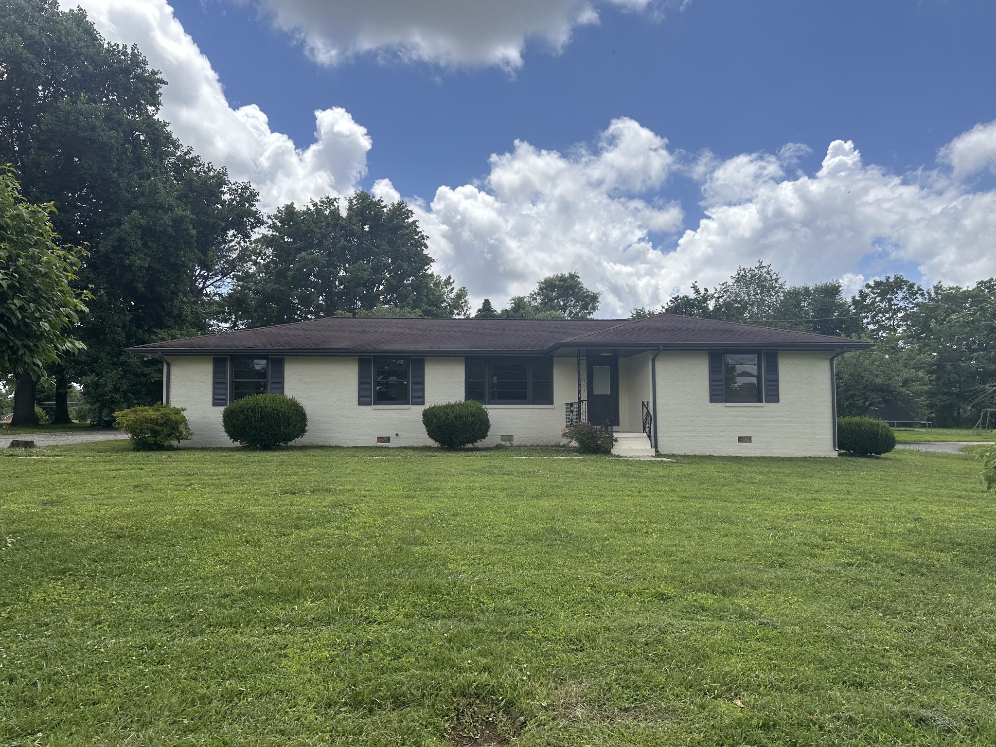 302 Dow Dr Property Photo 2