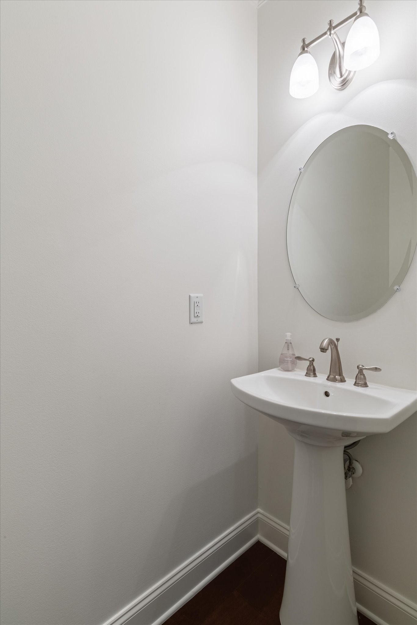 1611 Hampshire Pl Property Photo 11