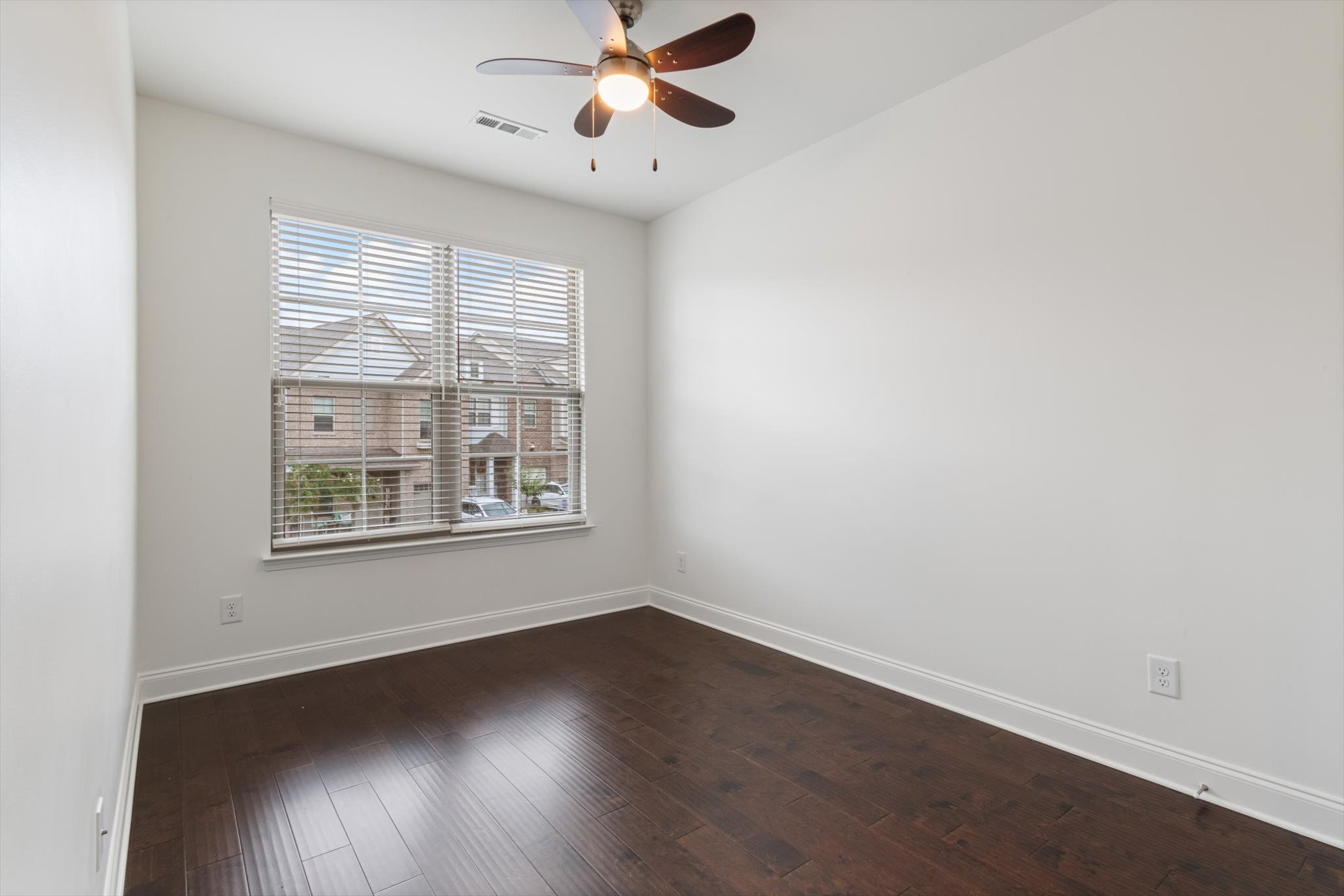 1611 Hampshire Pl Property Photo 14