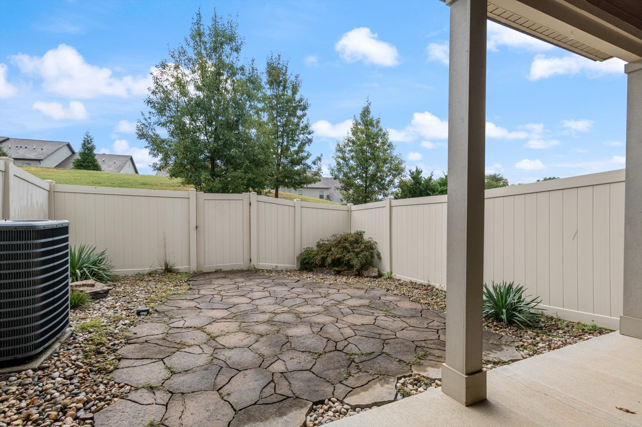 1611 Hampshire Pl Property Photo 24