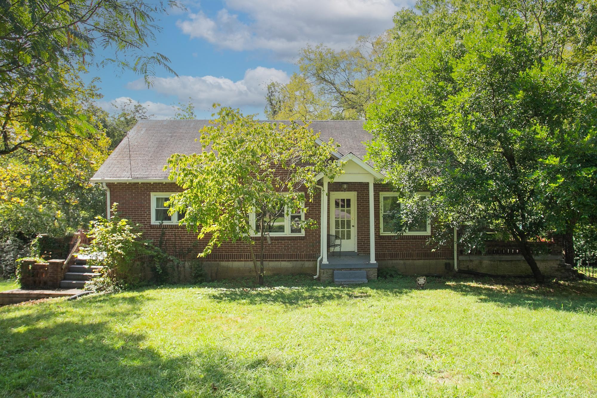 120 Dellway Dr Property Photo 1