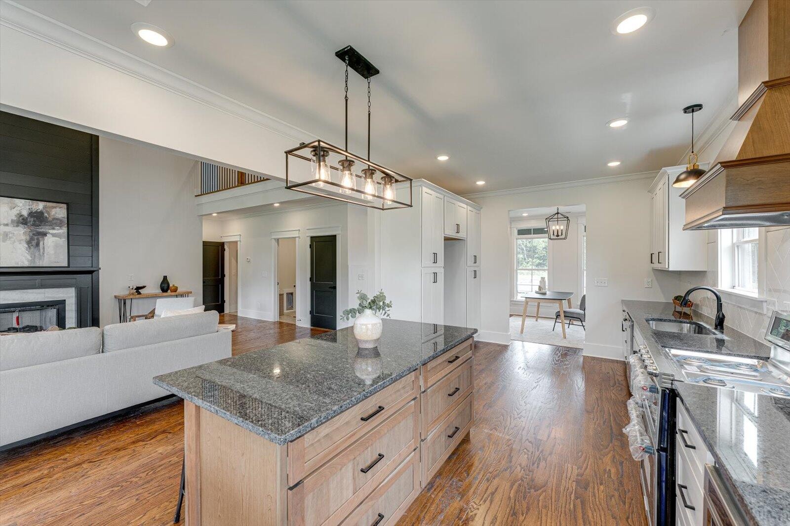 111 Arthur Lane, Nw Property Photo 7