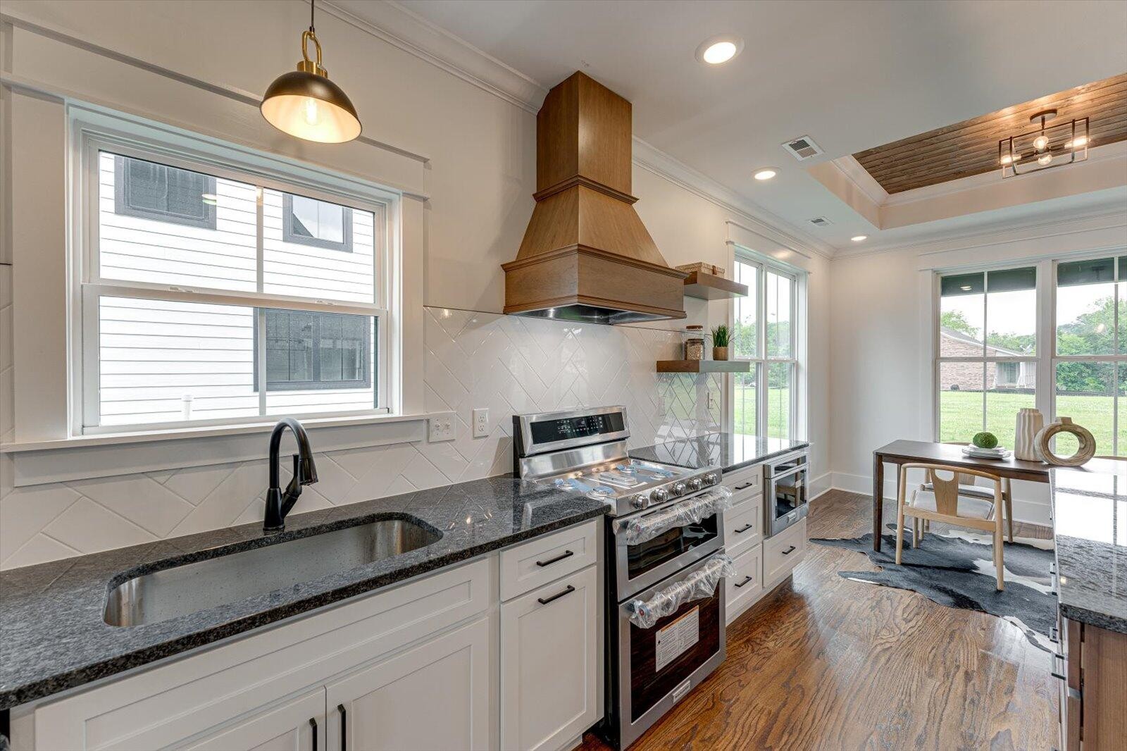 111 Arthur Lane, Nw Property Photo 9