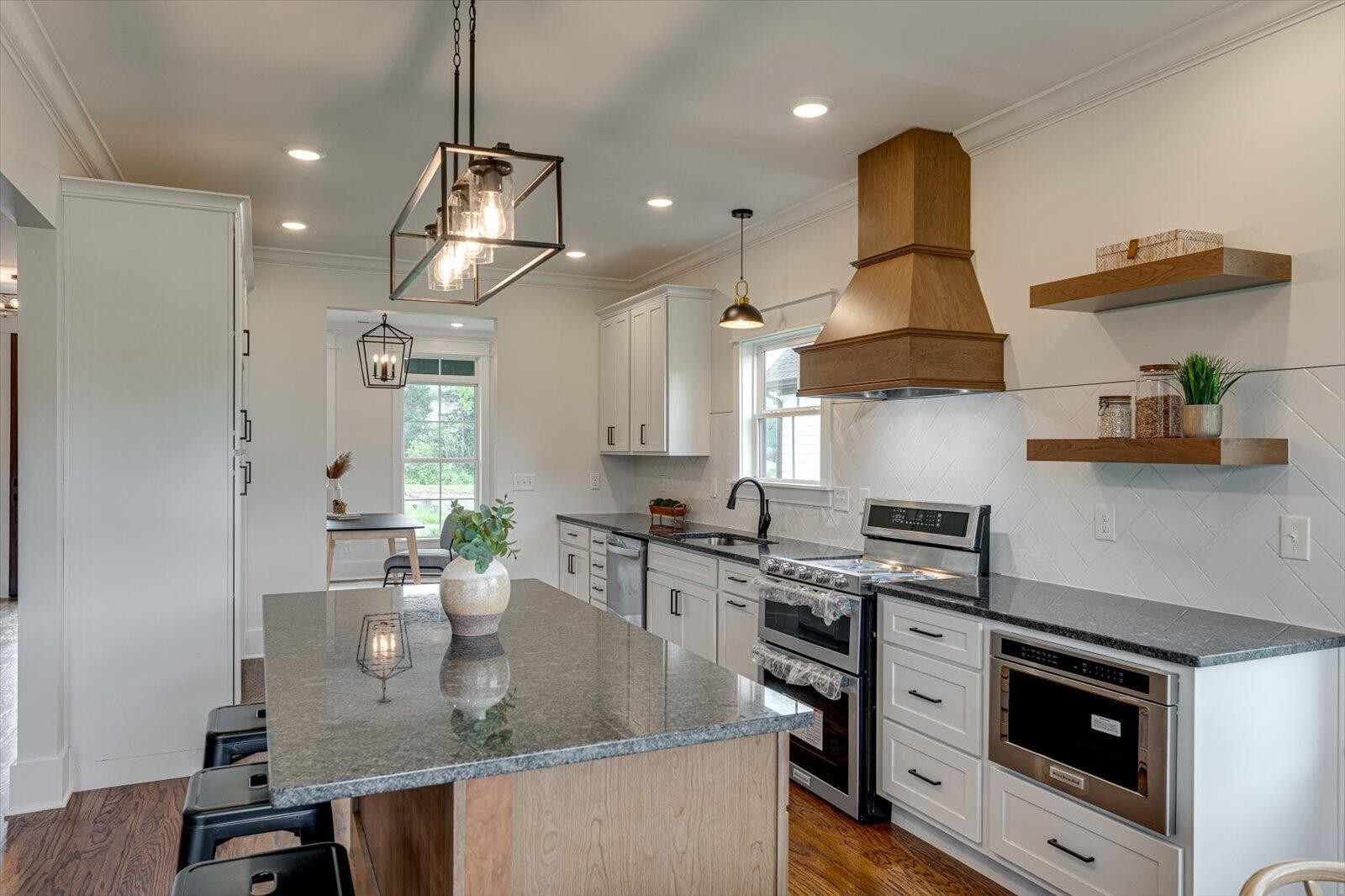 111 Arthur Lane, Nw Property Photo 13