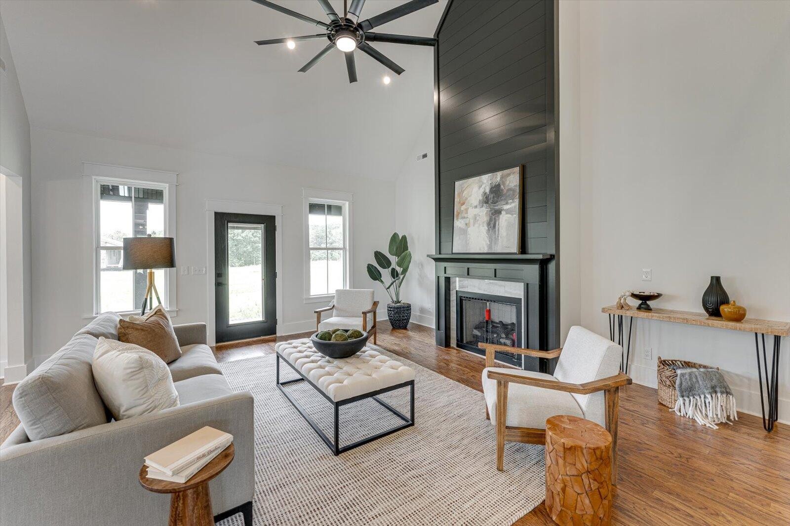 111 Arthur Lane, Nw Property Photo 15