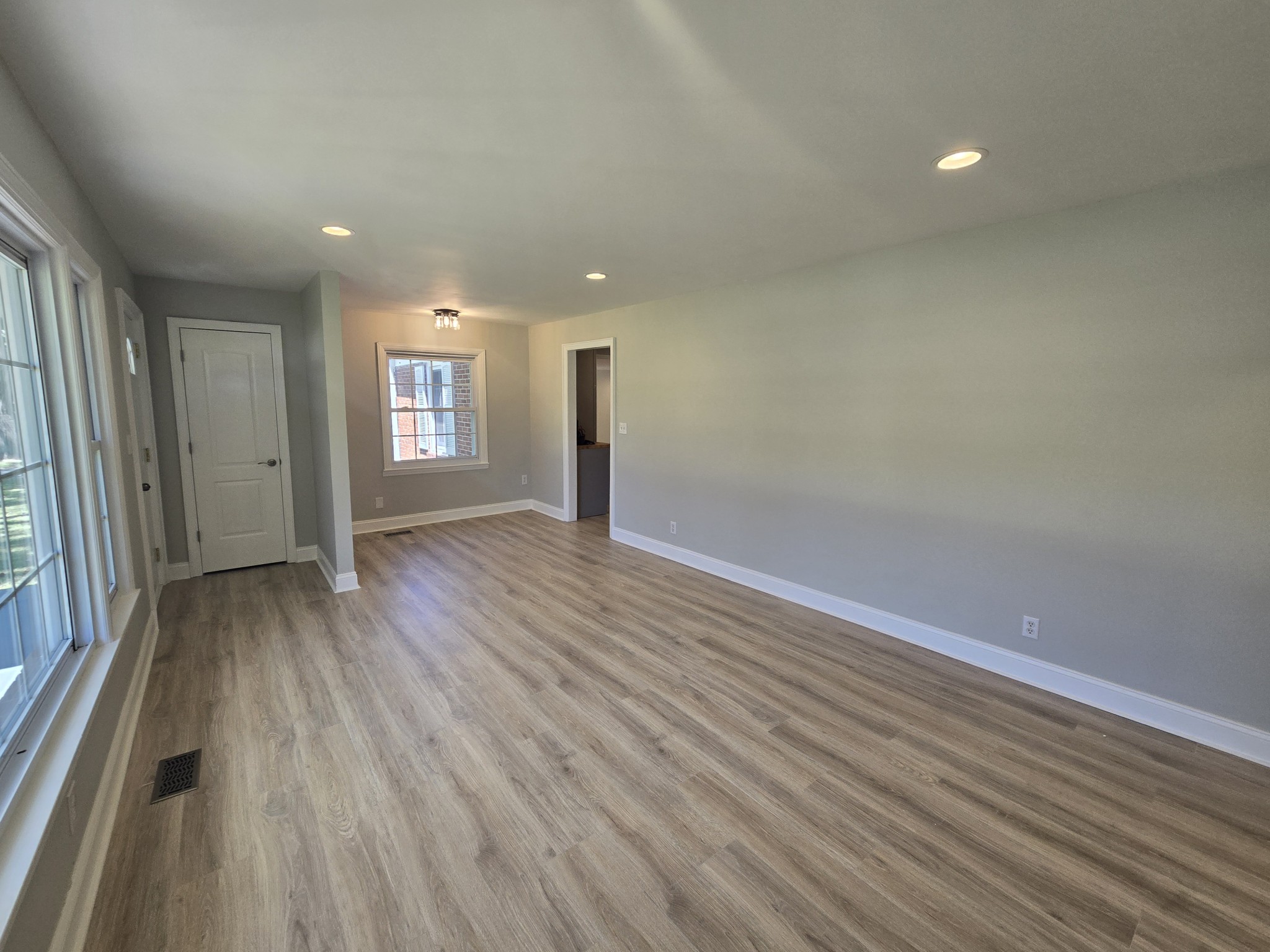 704 Davis St Property Photo 10