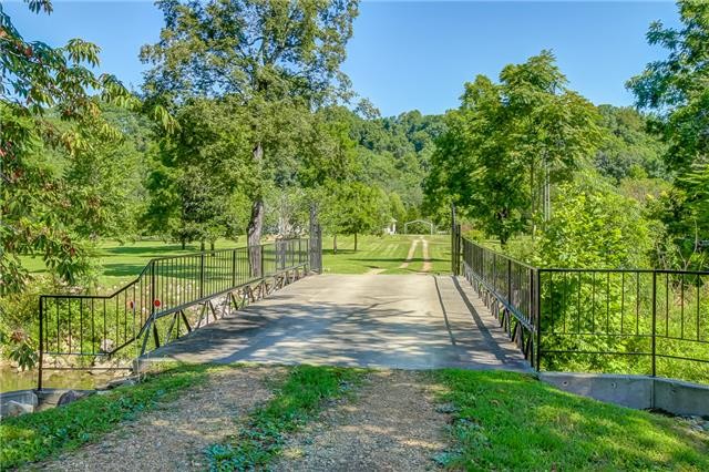 5322 Huffman Road Property Photo 2