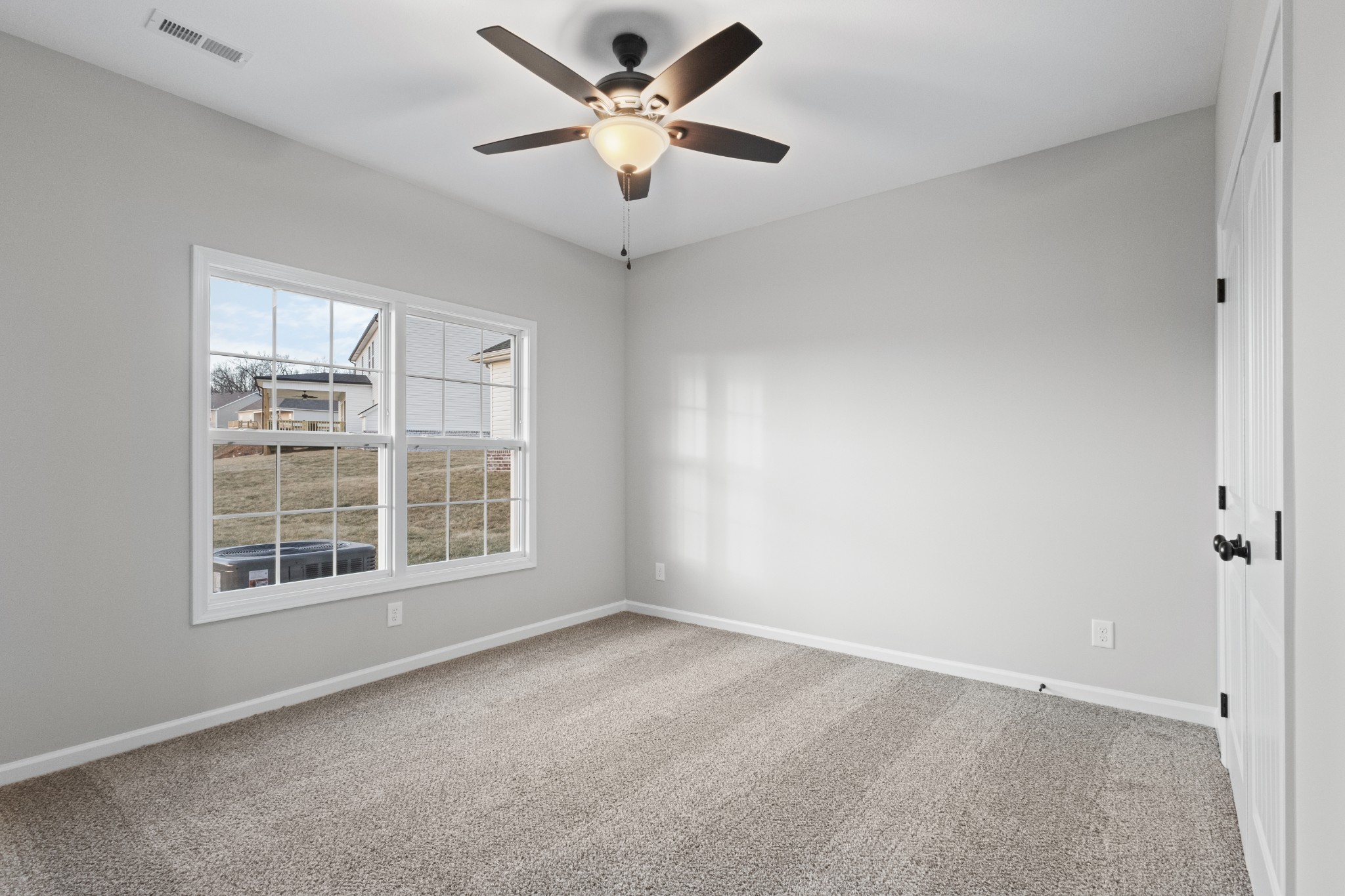 606 Kinross Dr Property Photo 22