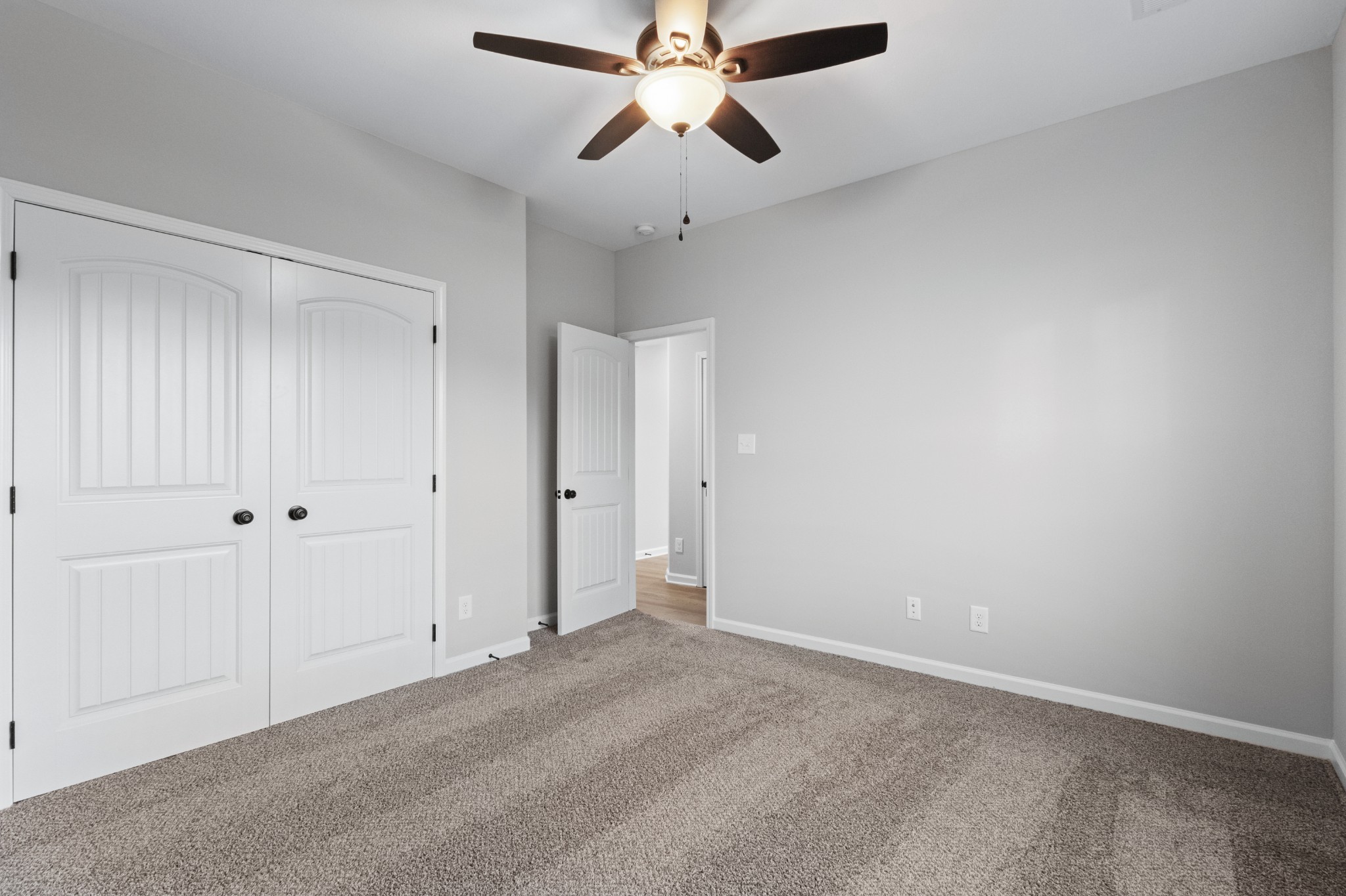606 Kinross Dr Property Photo 23