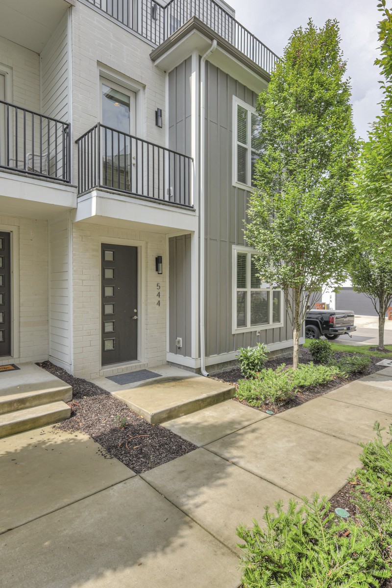 544 Vernon Cir Property Photo 1