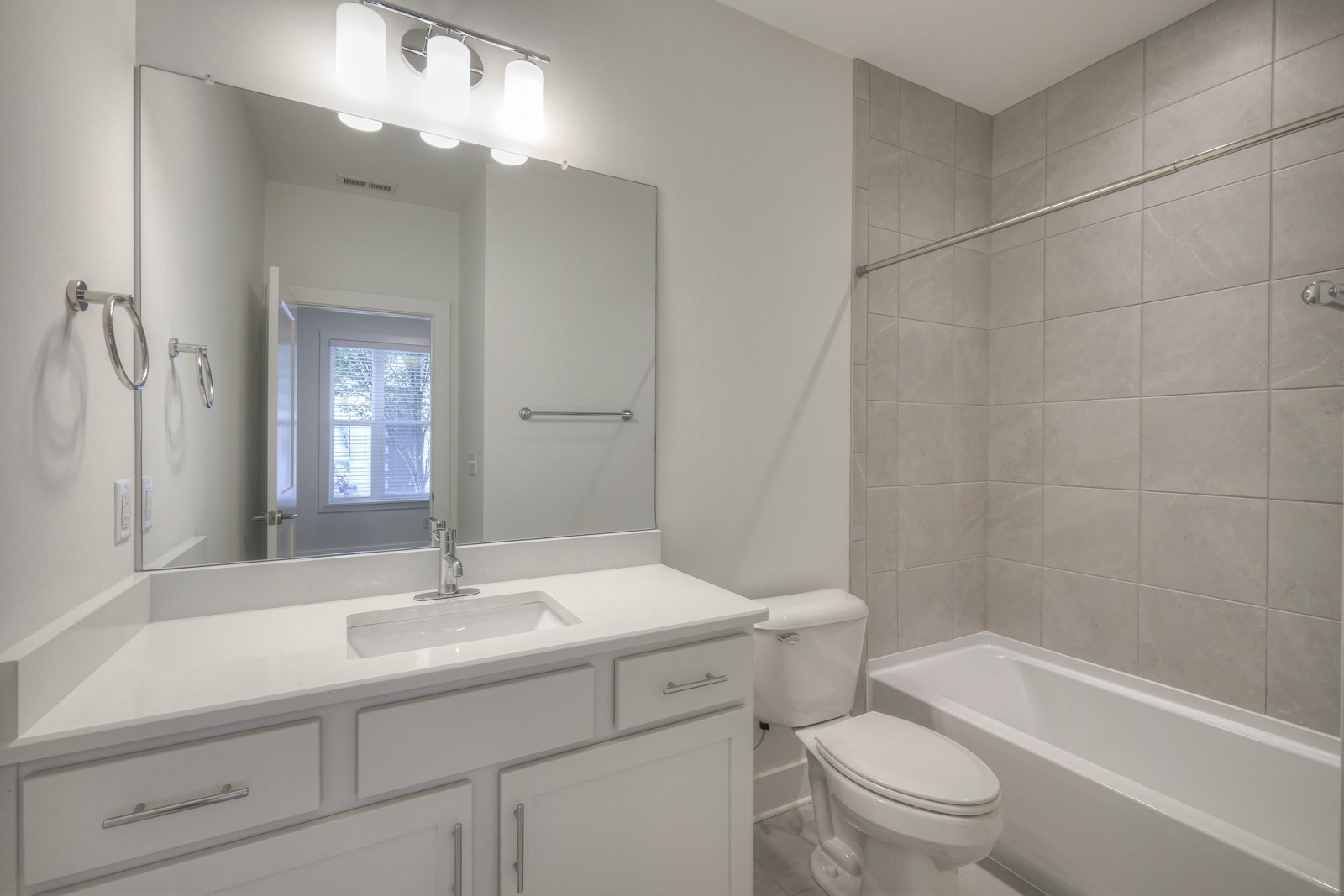 544 Vernon Cir Property Photo 6