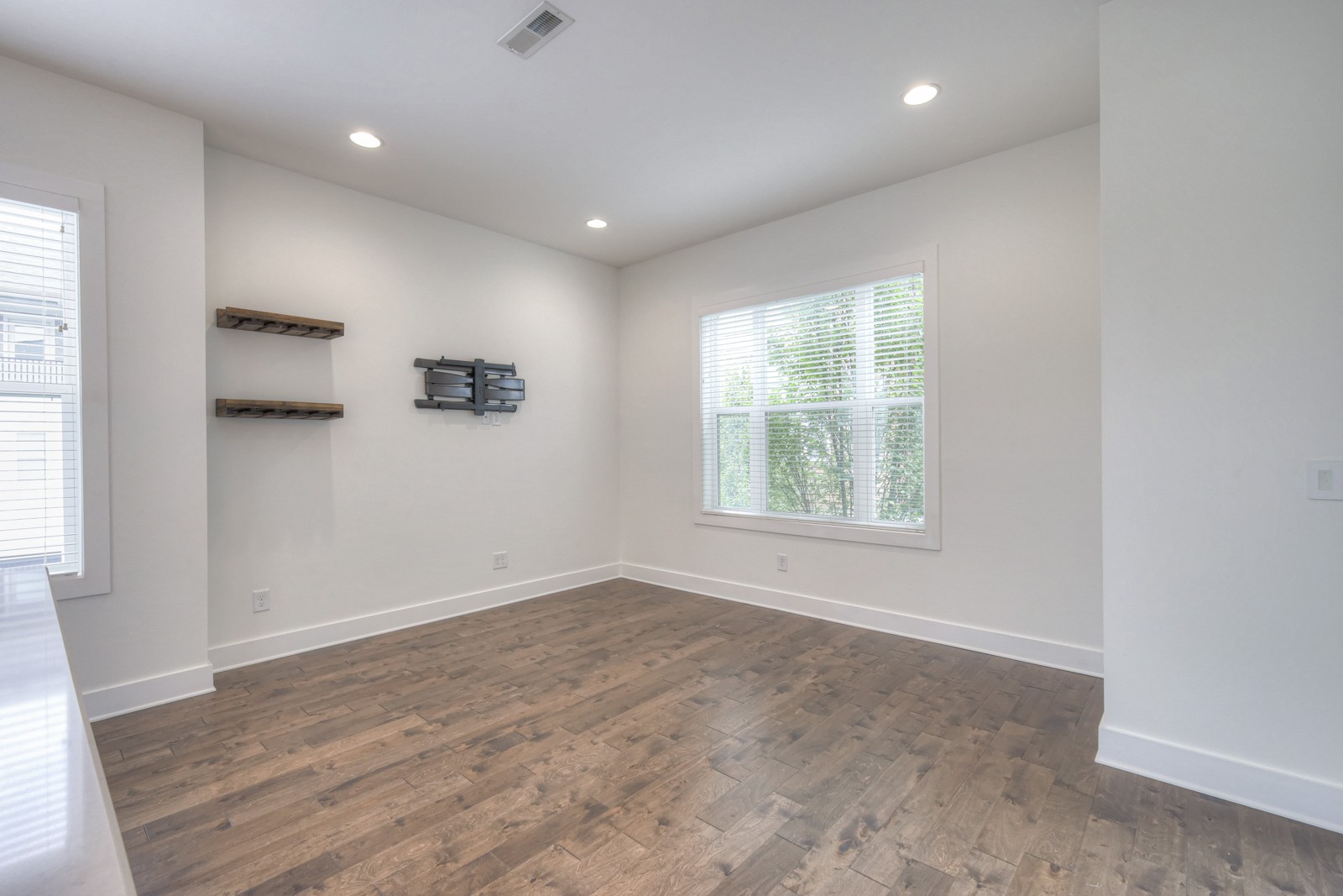 544 Vernon Cir Property Photo 14
