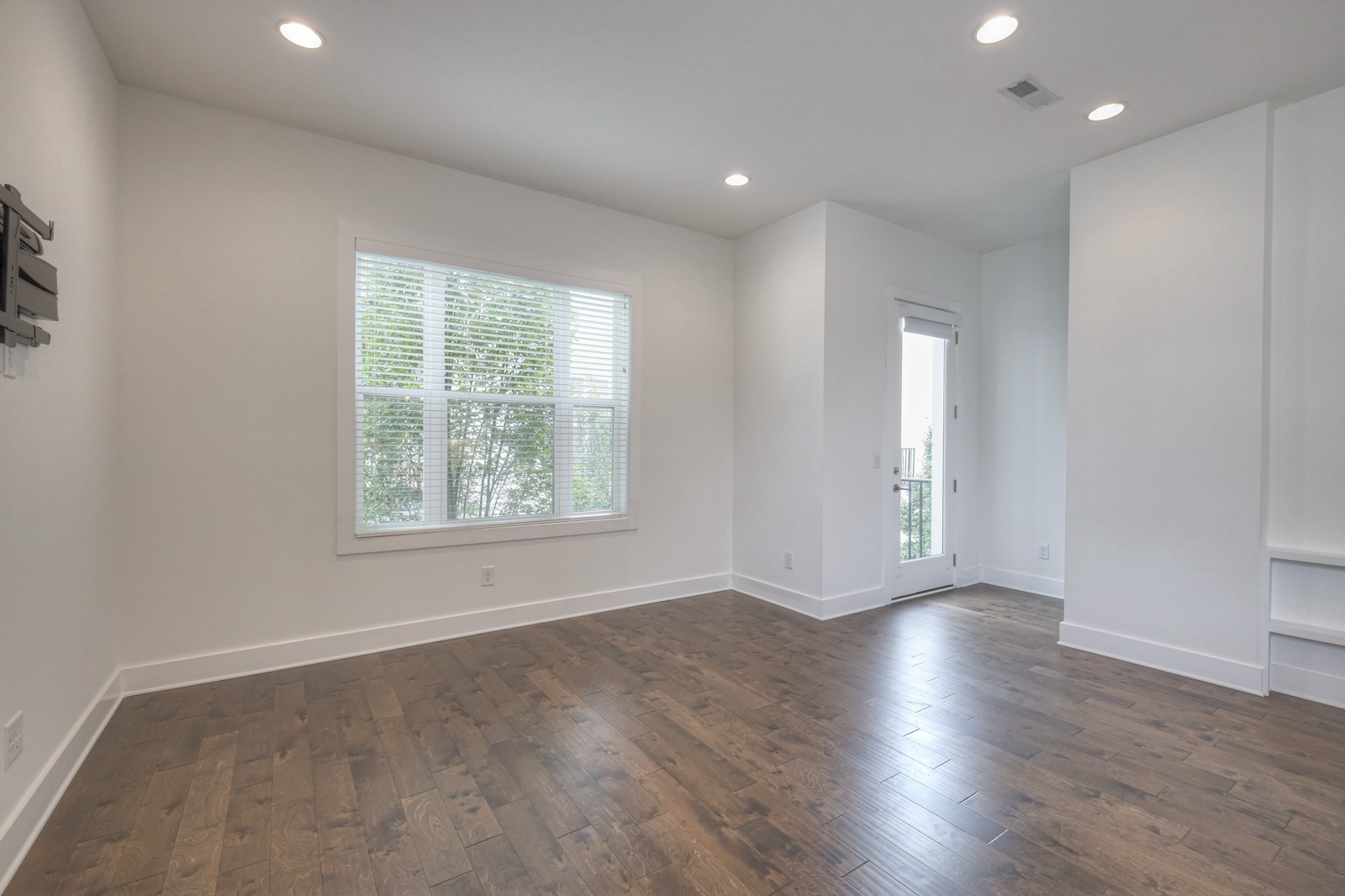 544 Vernon Cir Property Photo 19