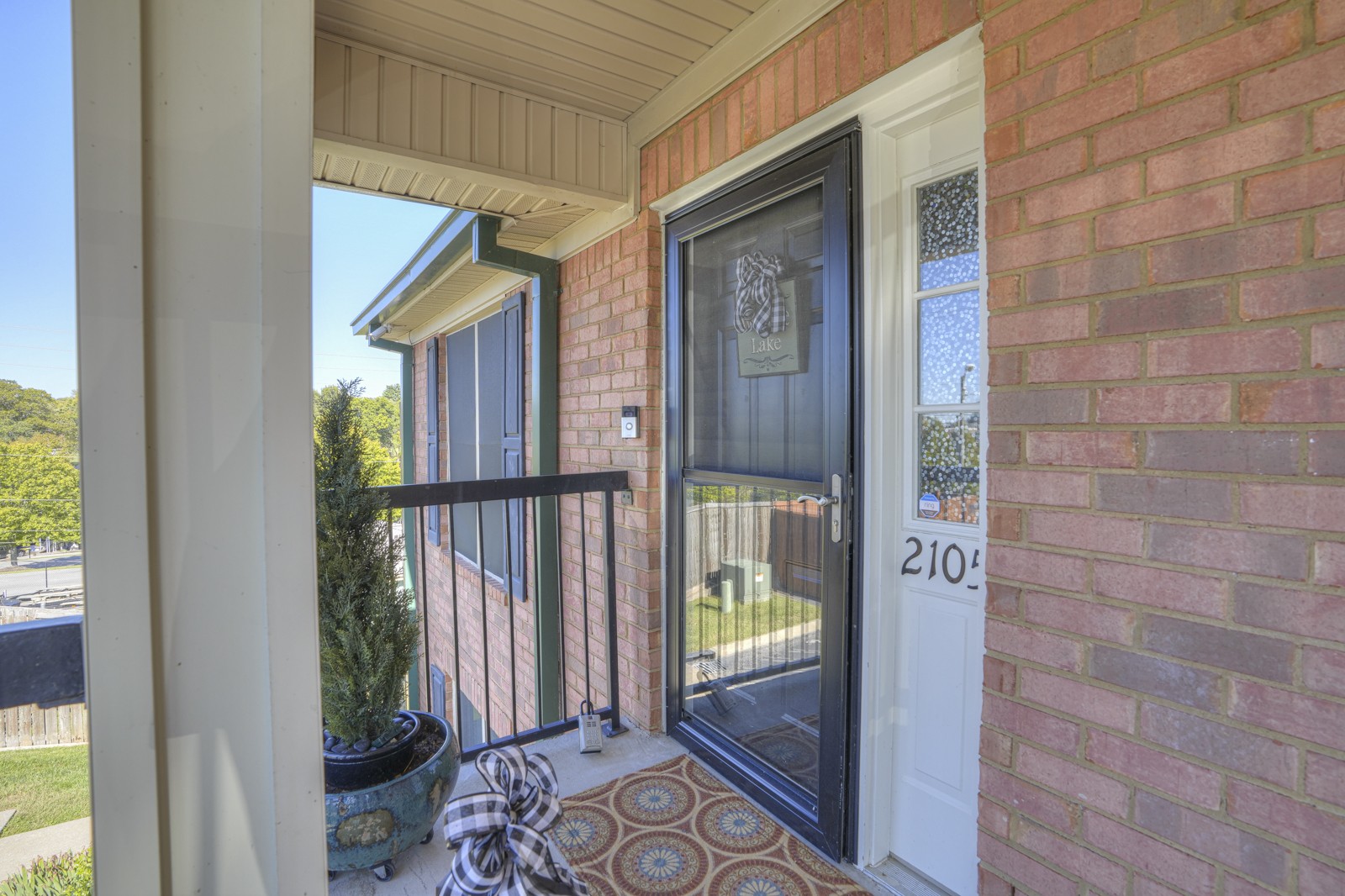 2105 Lakeshore Dr Property Photo 4