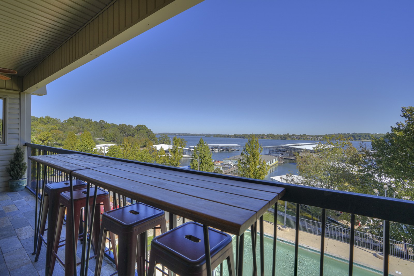 2105 Lakeshore Dr Property Photo 12