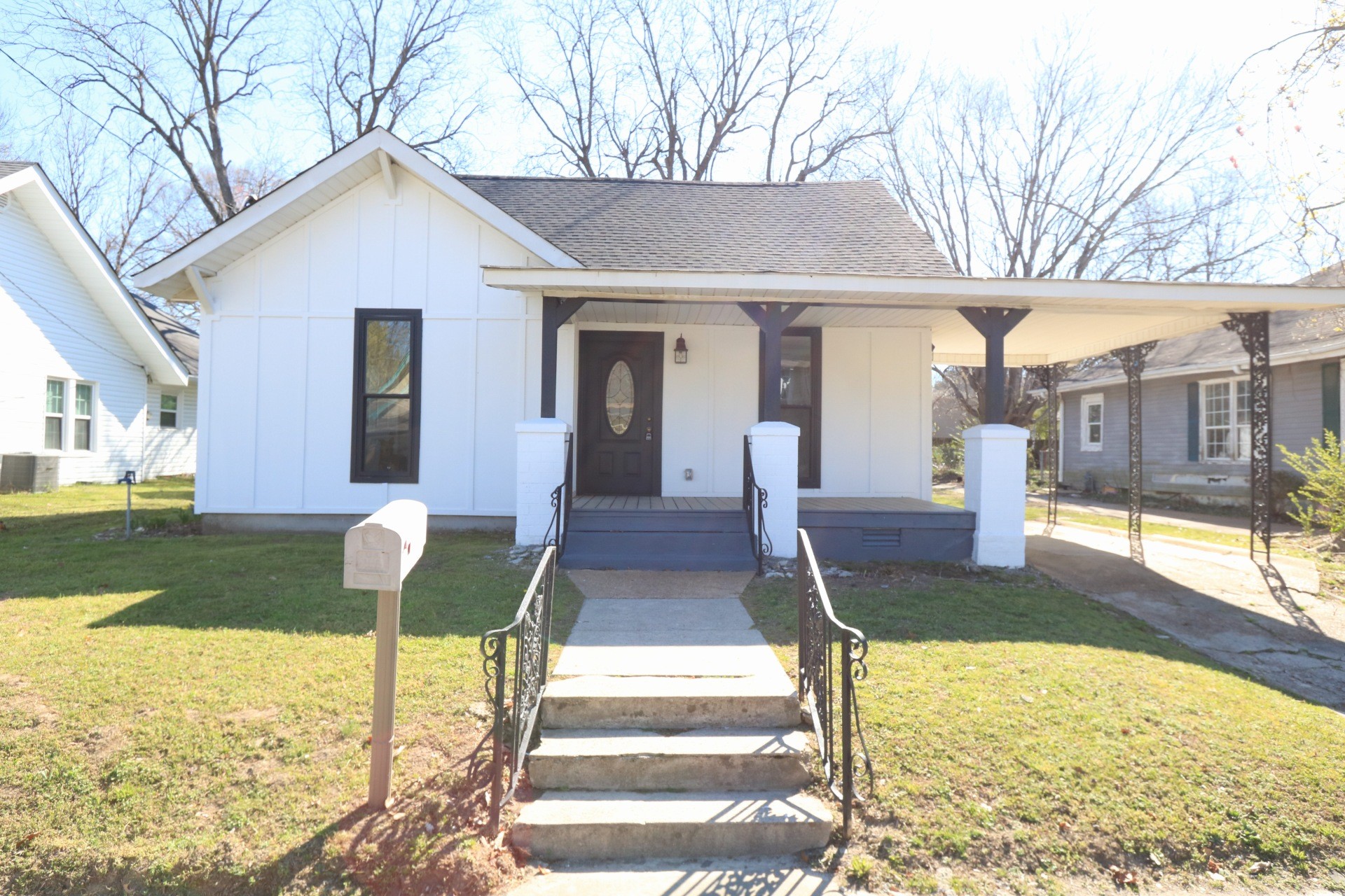 906 N 17th Ave Property Photo