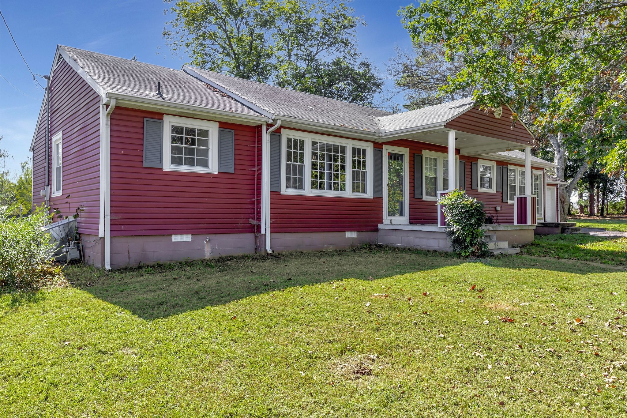 1616 Highway 130, E Property Photo 2