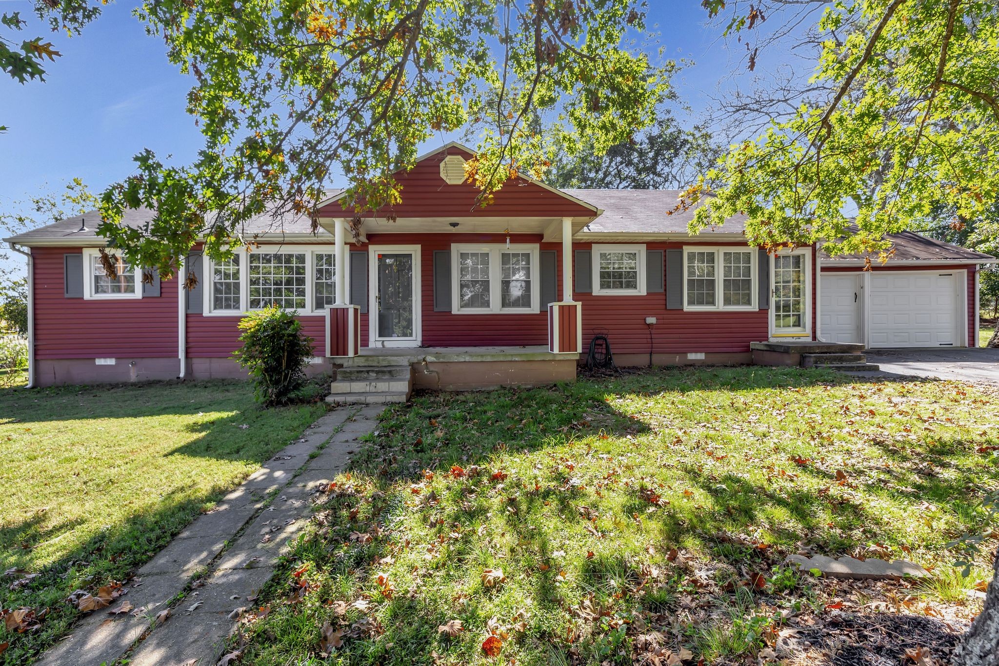 1616 Highway 130, E Property Photo 3