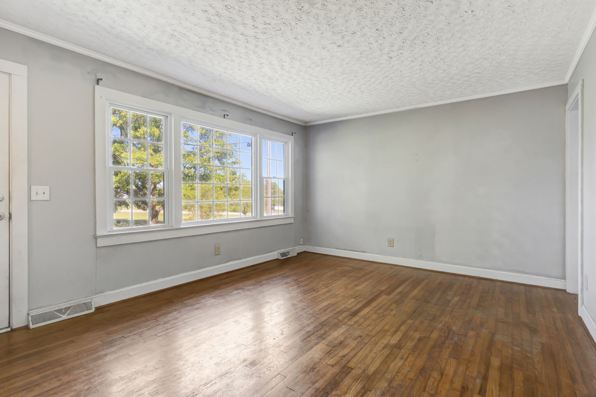 1616 Highway 130, E Property Photo 7