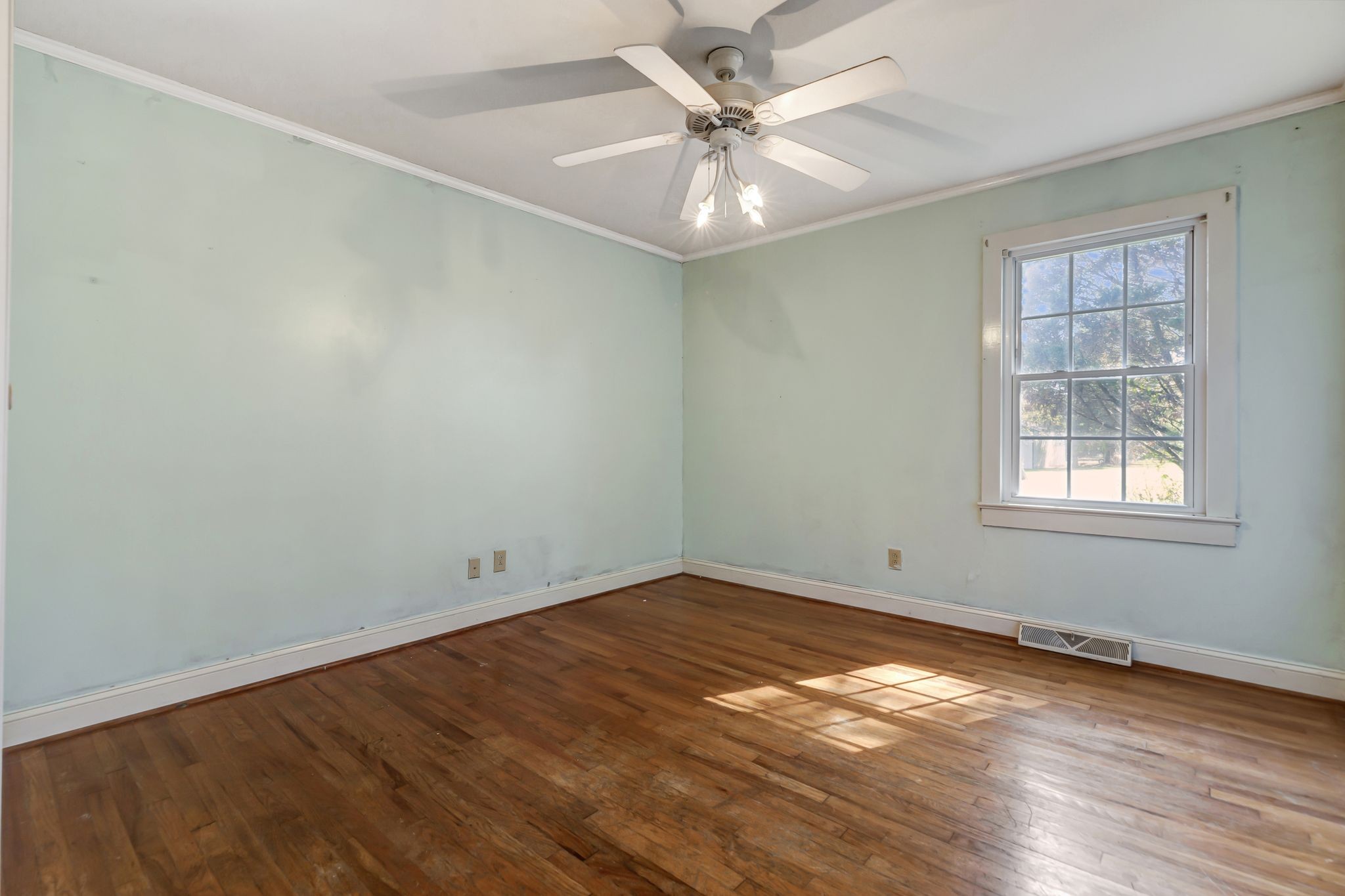 1616 Highway 130, E Property Photo 23