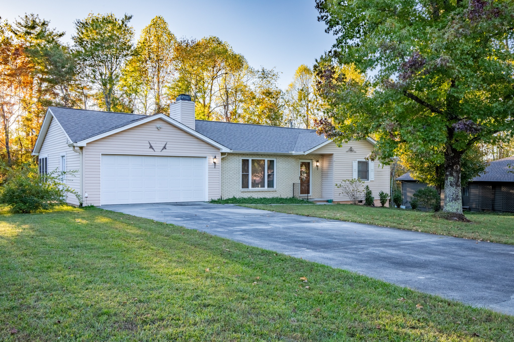 344 Meadows Rd Property Photo 4