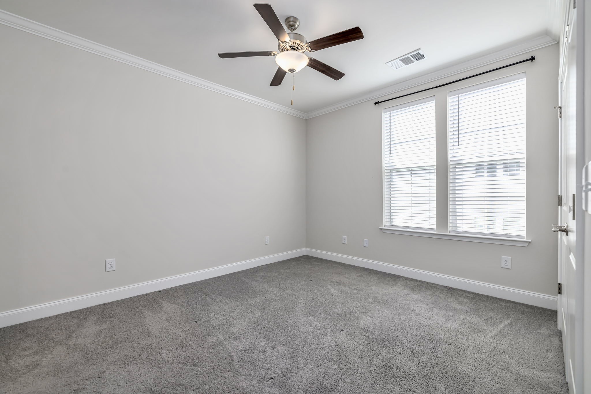 832 Goswell Dr Property Photo 39