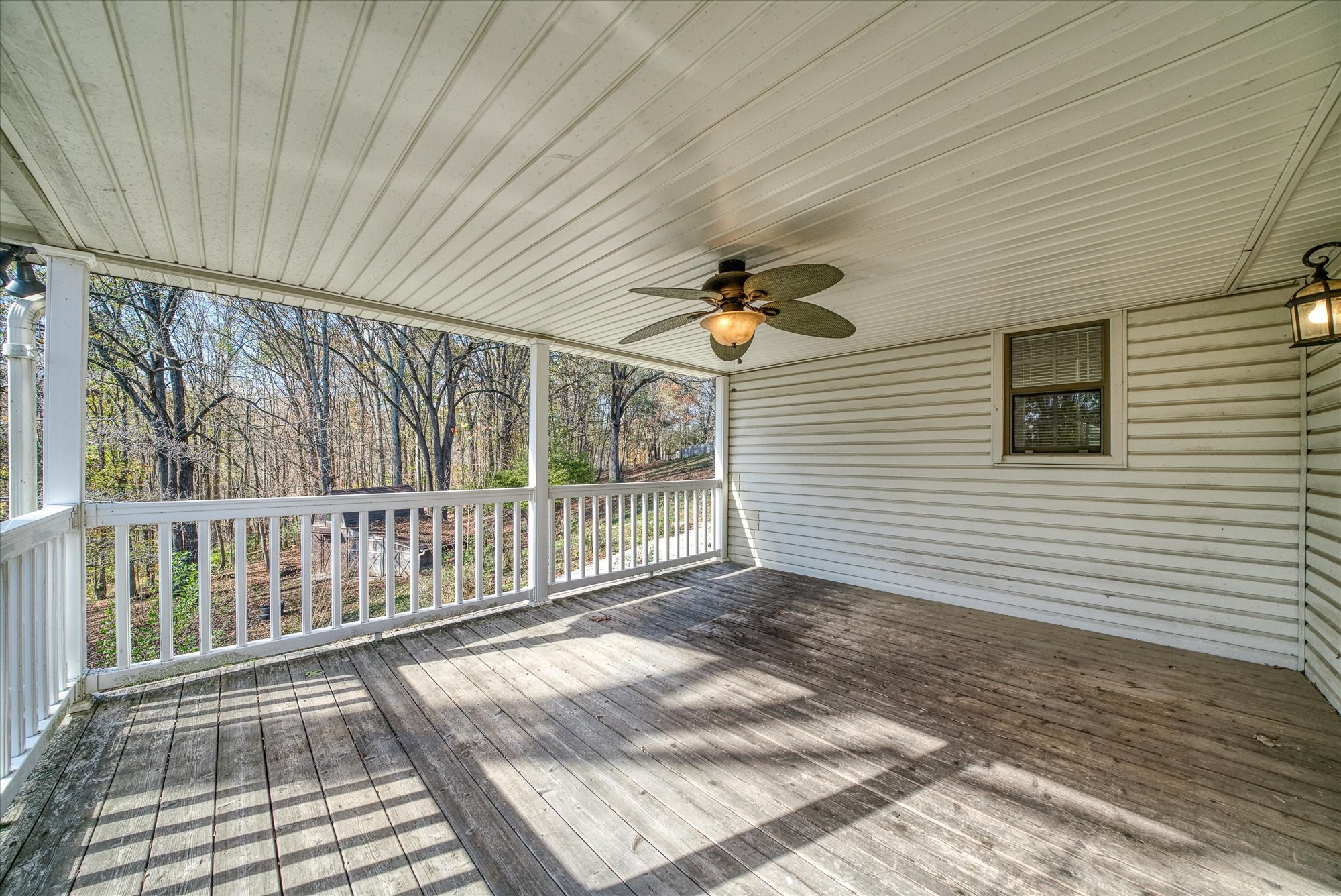 1645 Carriage Ln Property Photo 2