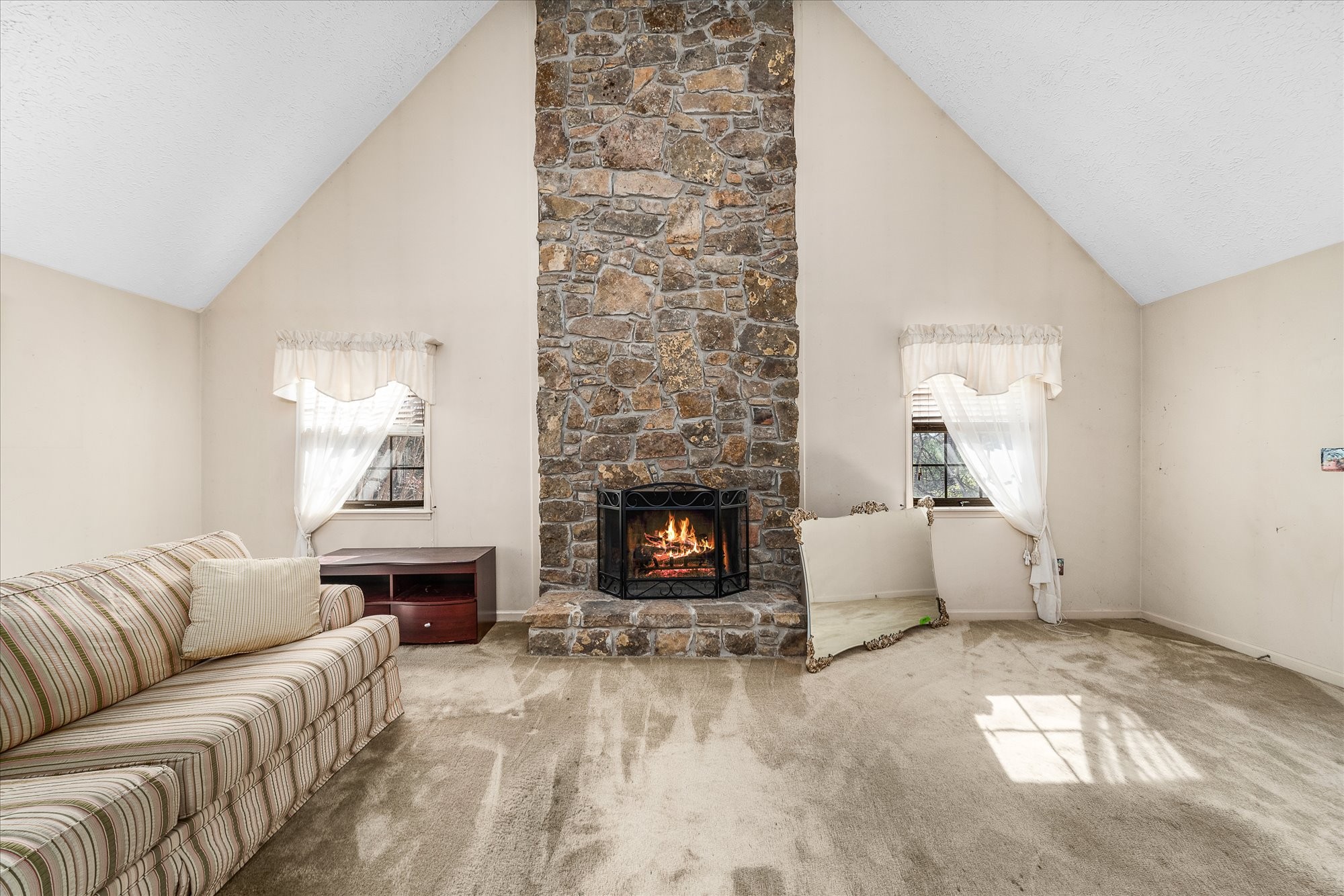1645 Carriage Ln Property Photo 6