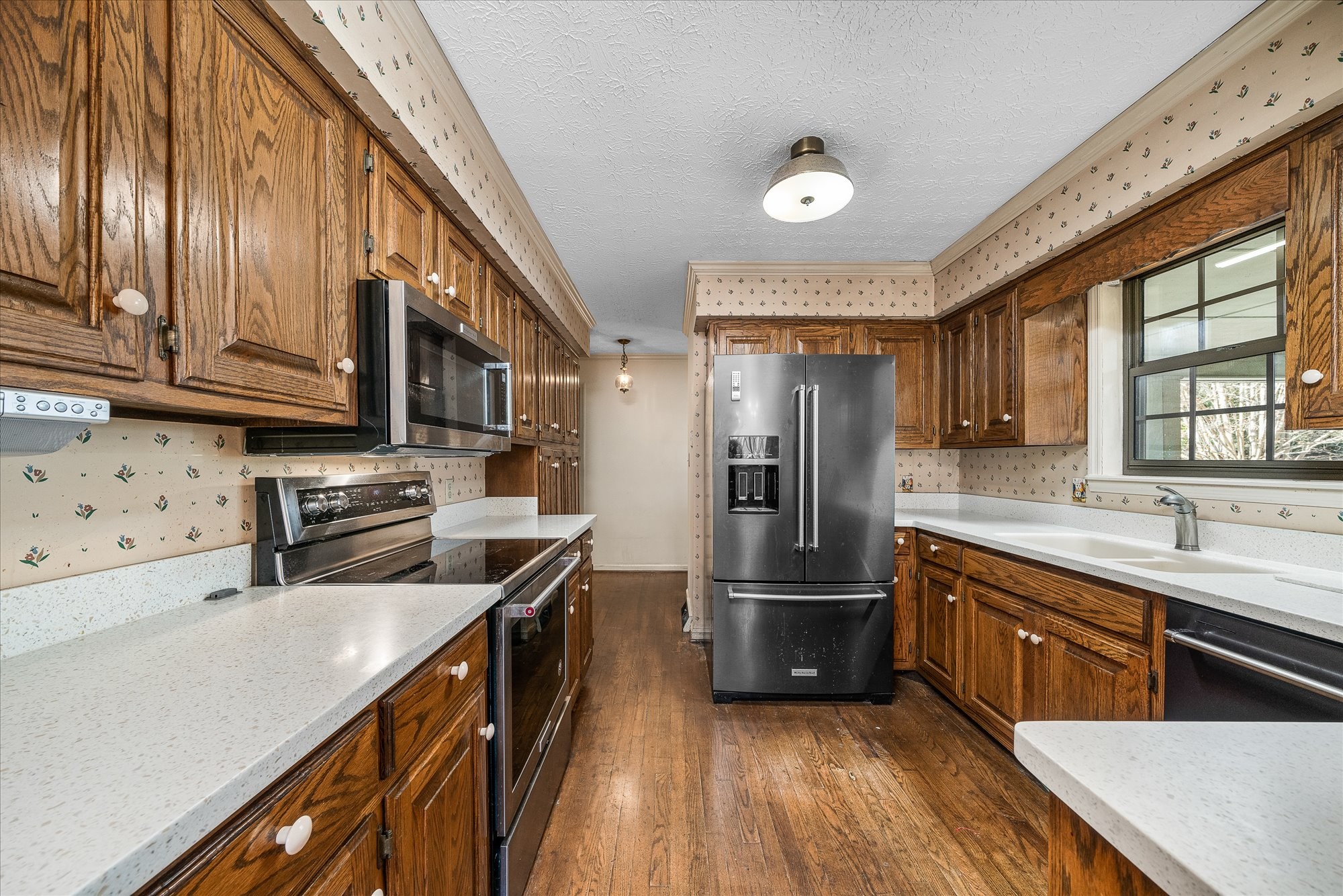 1645 Carriage Ln Property Photo 8