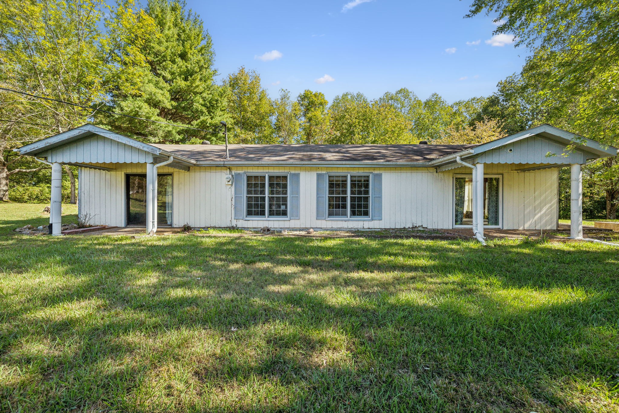 831 Damron Rd Property Photo 1