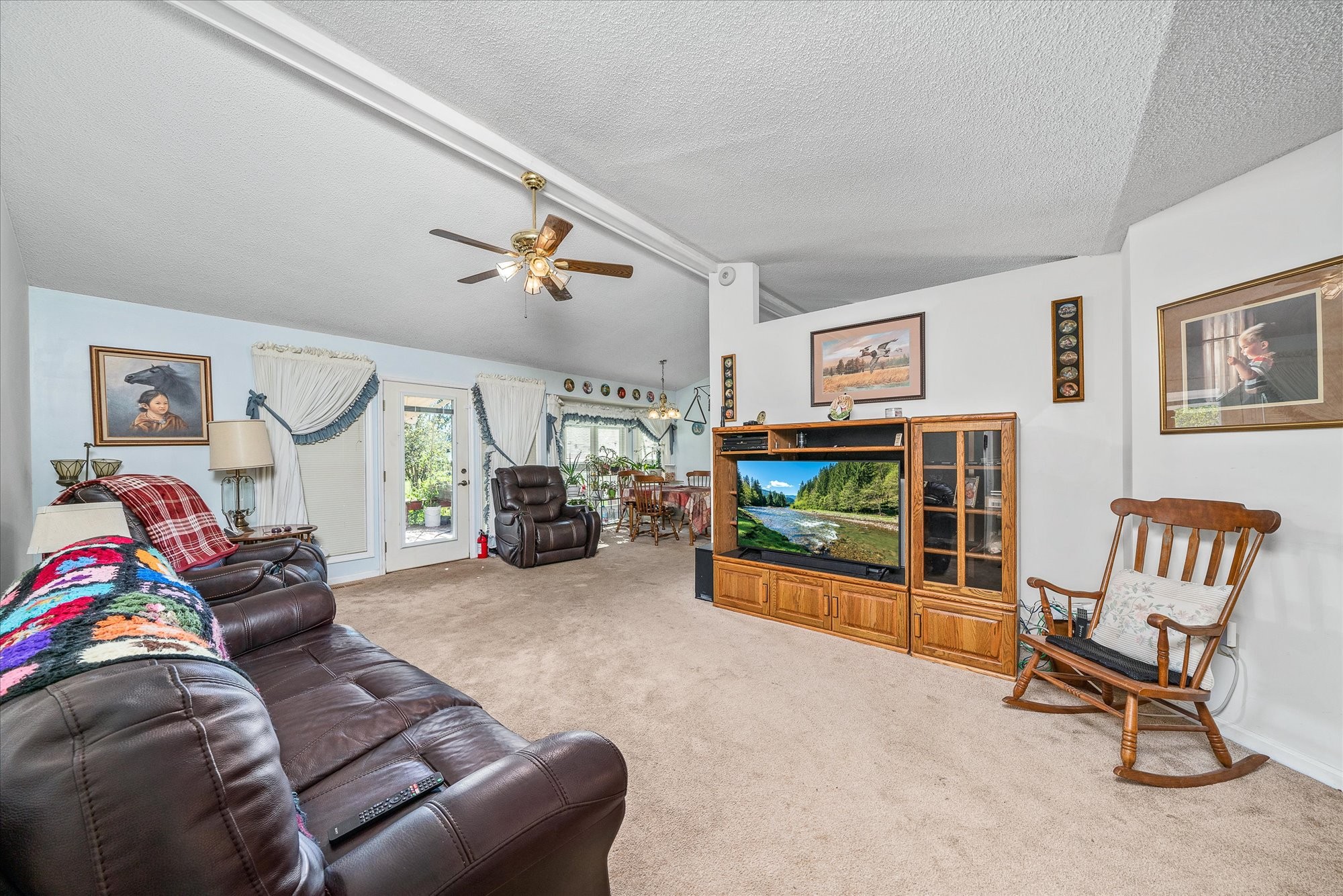130 Chestnut Ct Property Photo 3