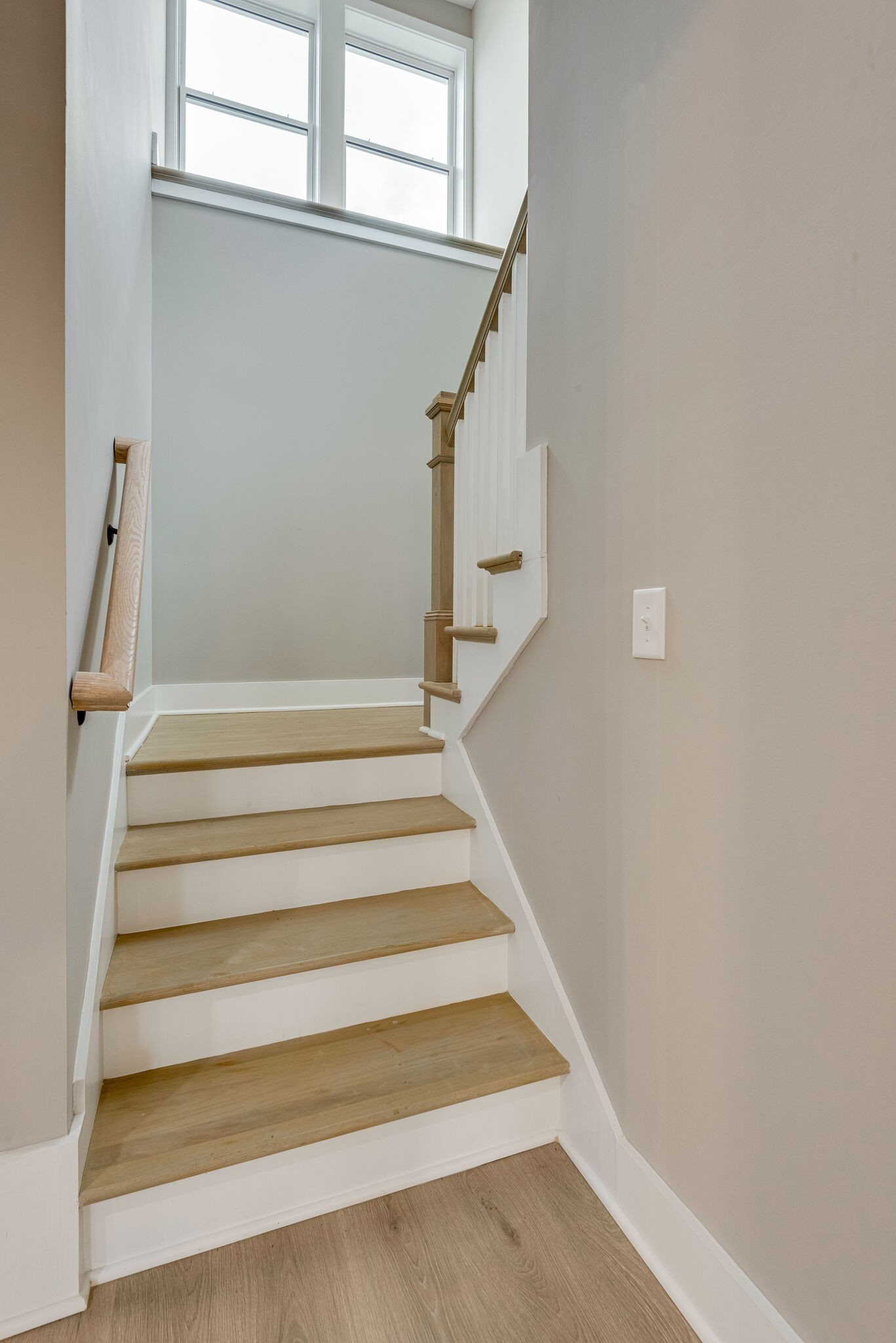 1121 Lawrence Ave Property Photo 17