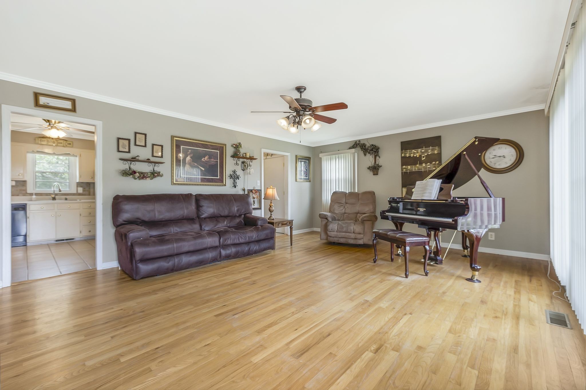 444 Manor Circle Property Photo 3
