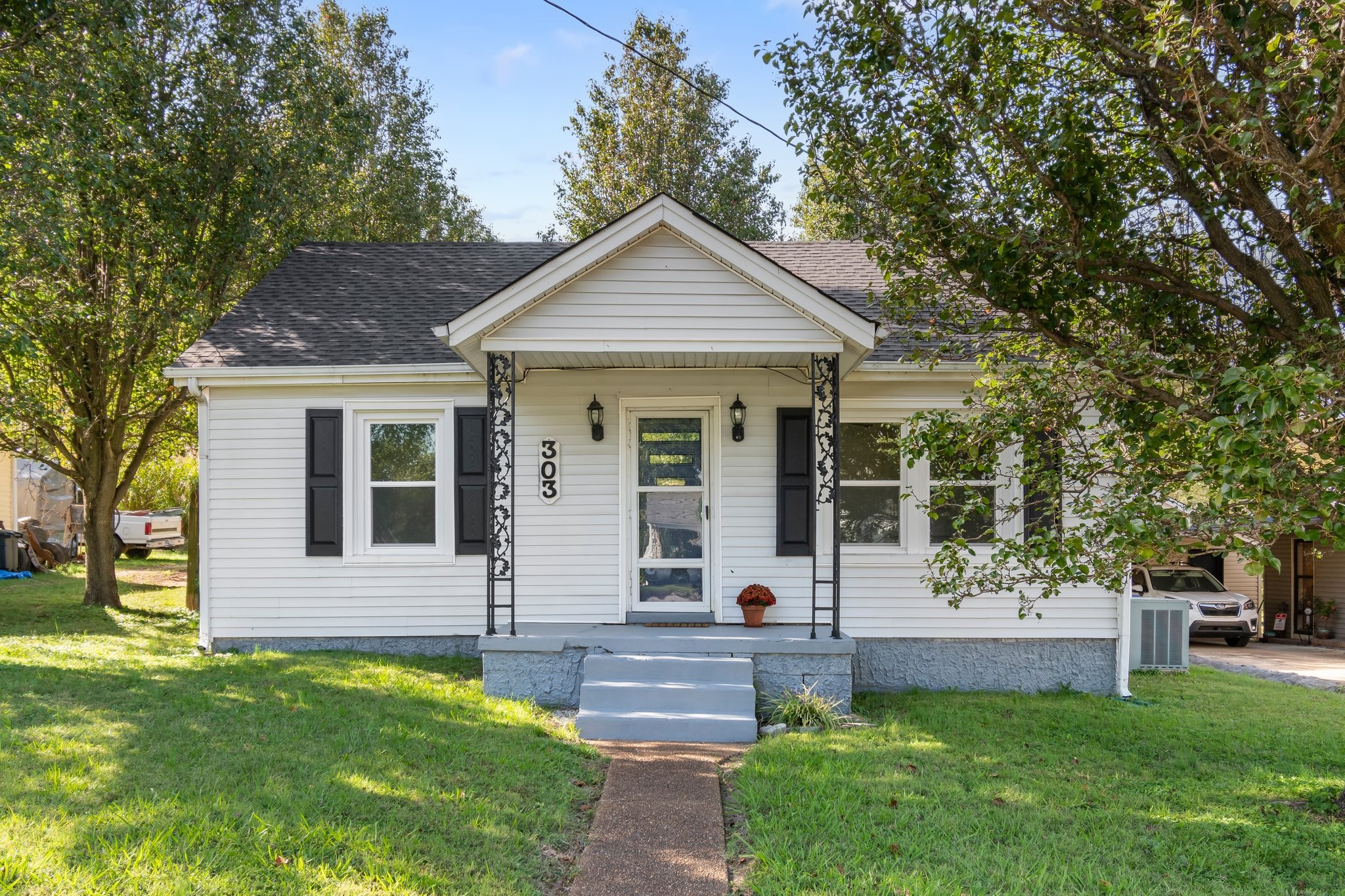 303 Lawrence St Property Photo