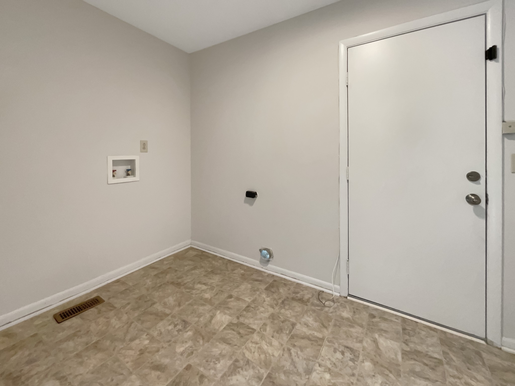 653 Putnam Dr Property Photo 11