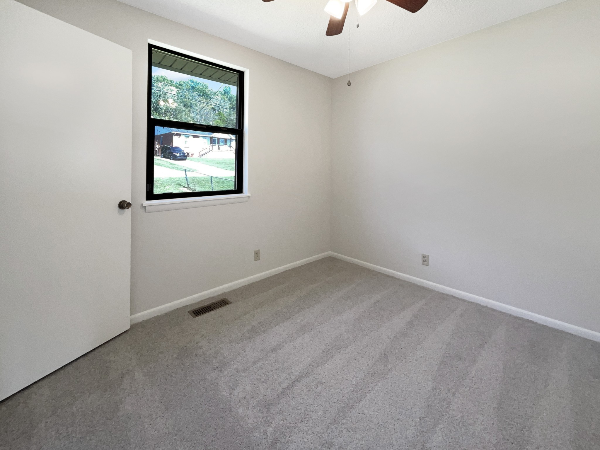 653 Putnam Dr Property Photo 14