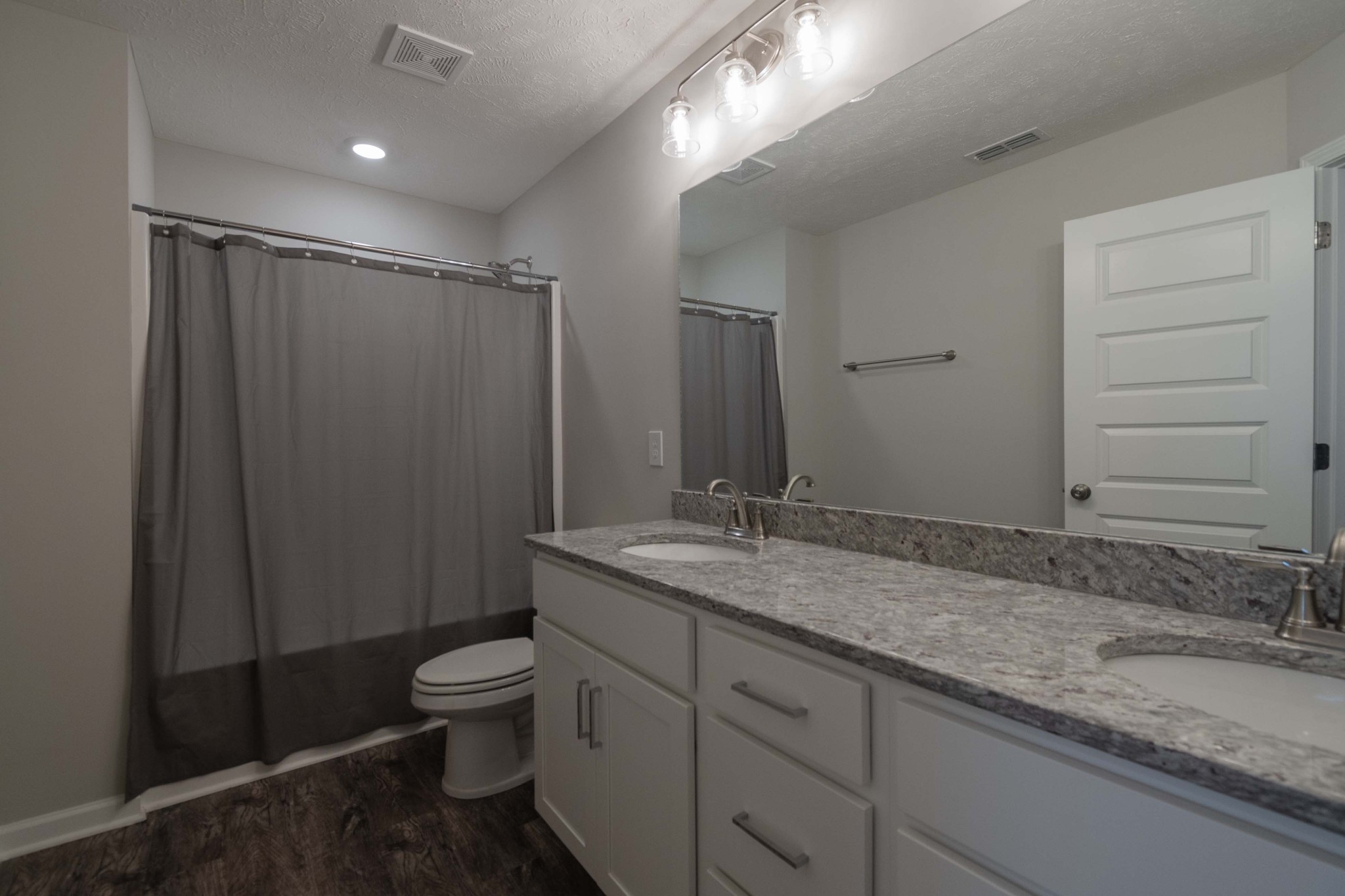 1852 Bethpage Dr Property Photo 19