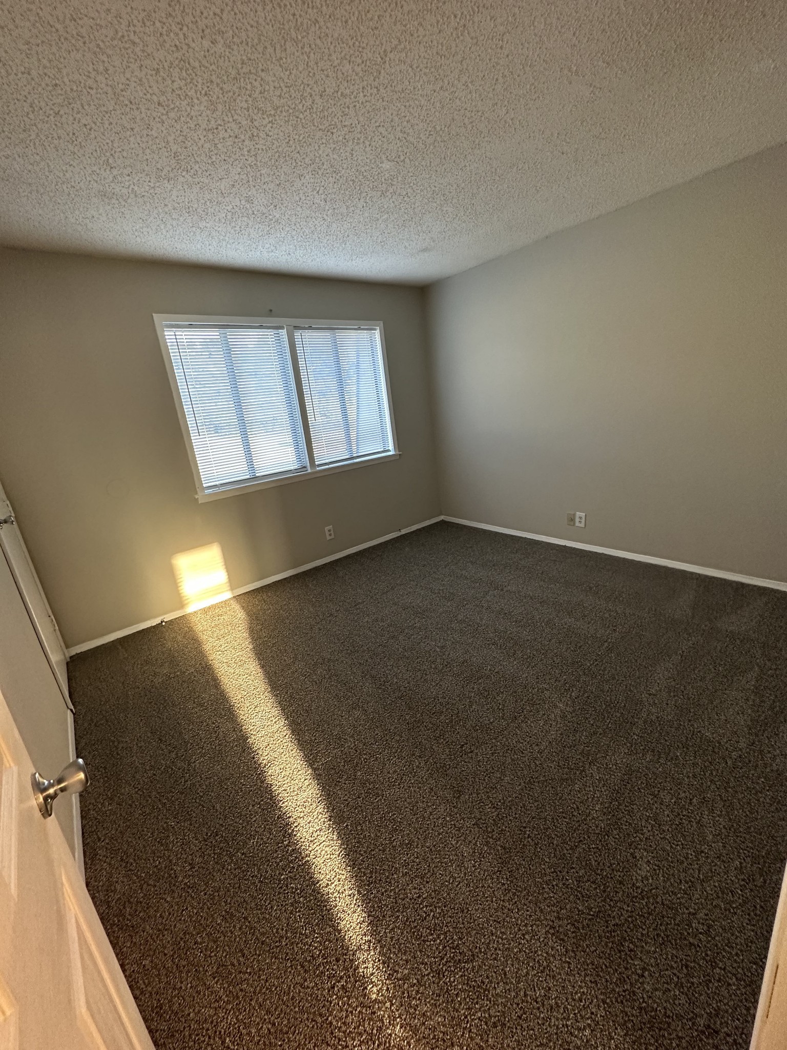 1057 Harold Dr Property Photo 7